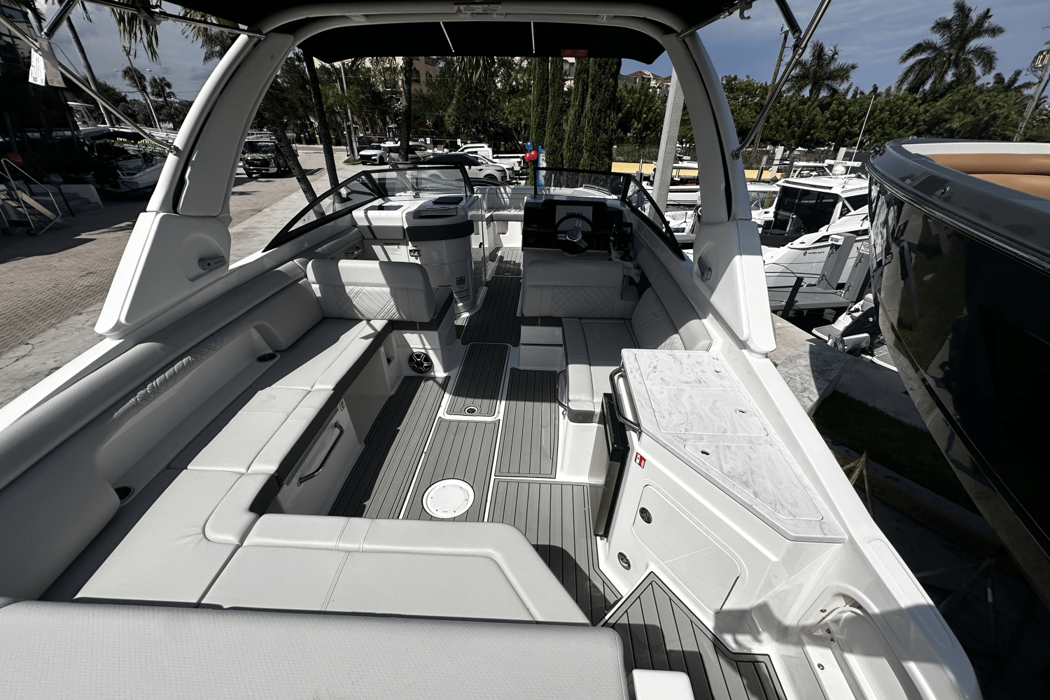 2026 Sea Ray SDX 290 Outboard Image Thumbnail #9