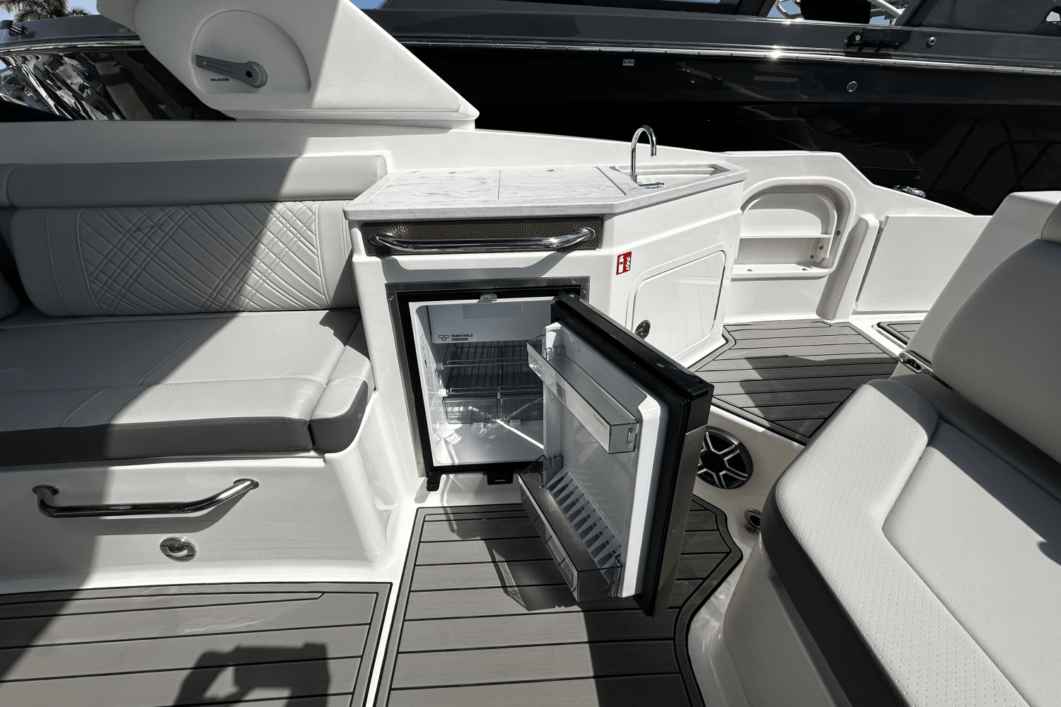 2026 Sea Ray SDX 290 Outboard Image Thumbnail #13