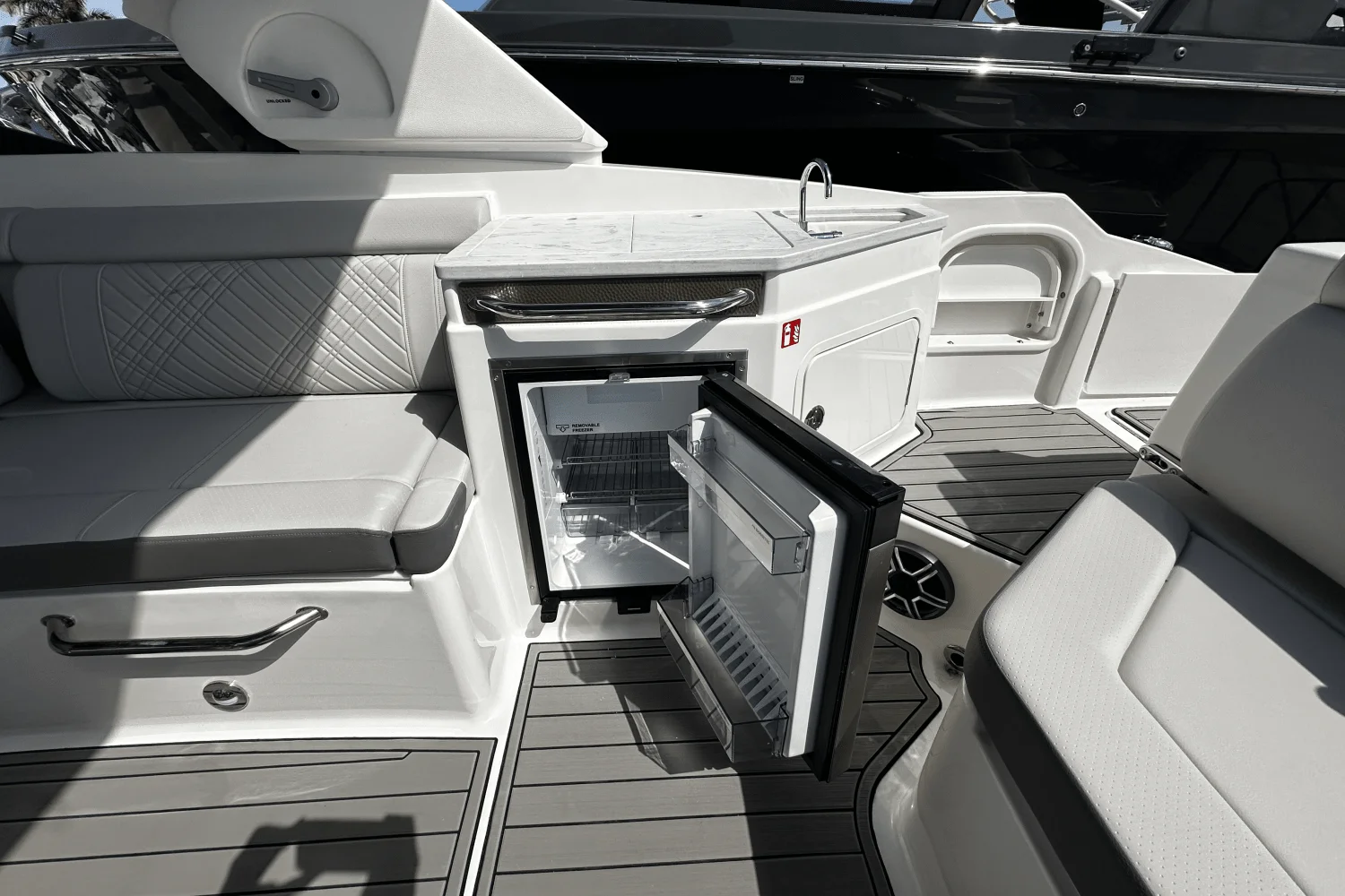 2026 Sea Ray SDX 290 Outboard Image Thumbnail #13