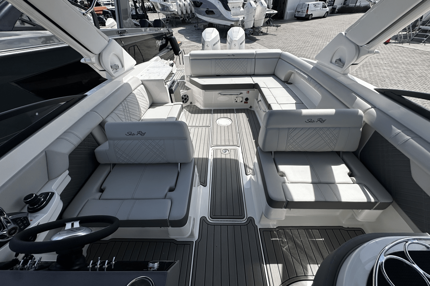 2026 Sea Ray SDX 290 Outboard Image Thumbnail #14