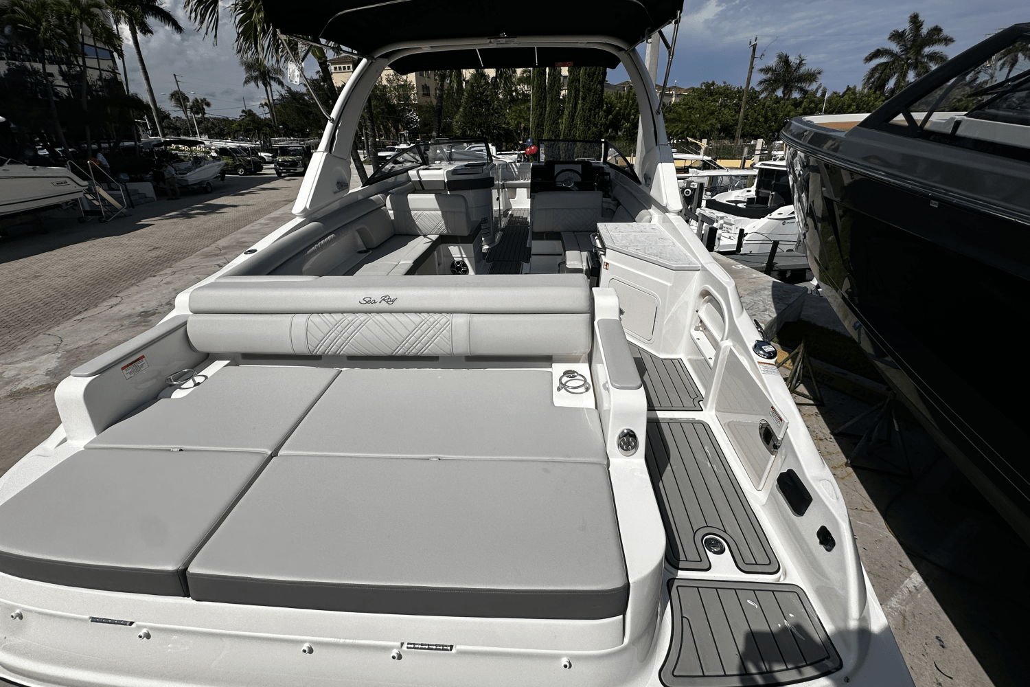 2026 Sea Ray SDX 290 Outboard Image Thumbnail #8