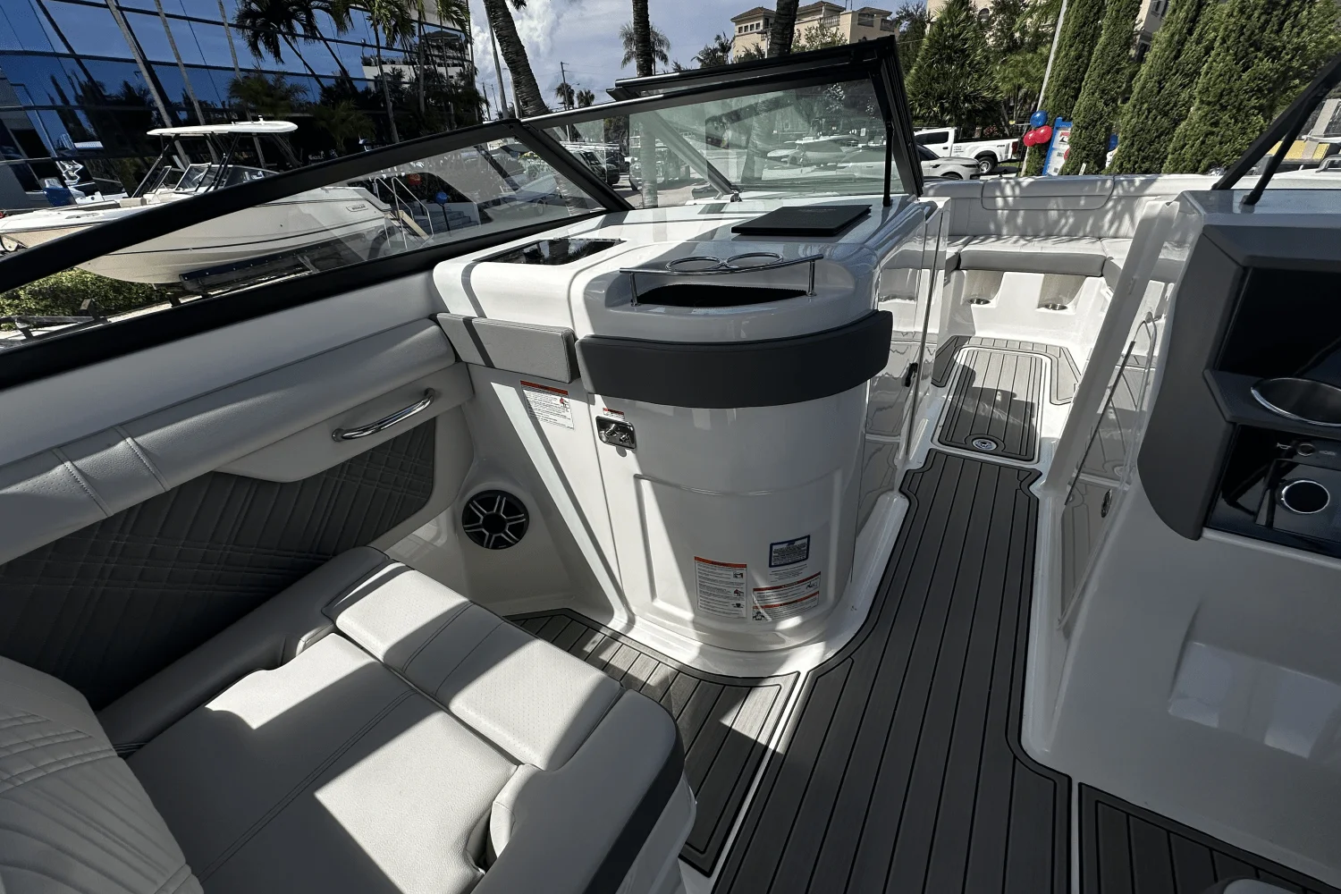2026 Sea Ray SDX 290 Outboard Image Thumbnail #17