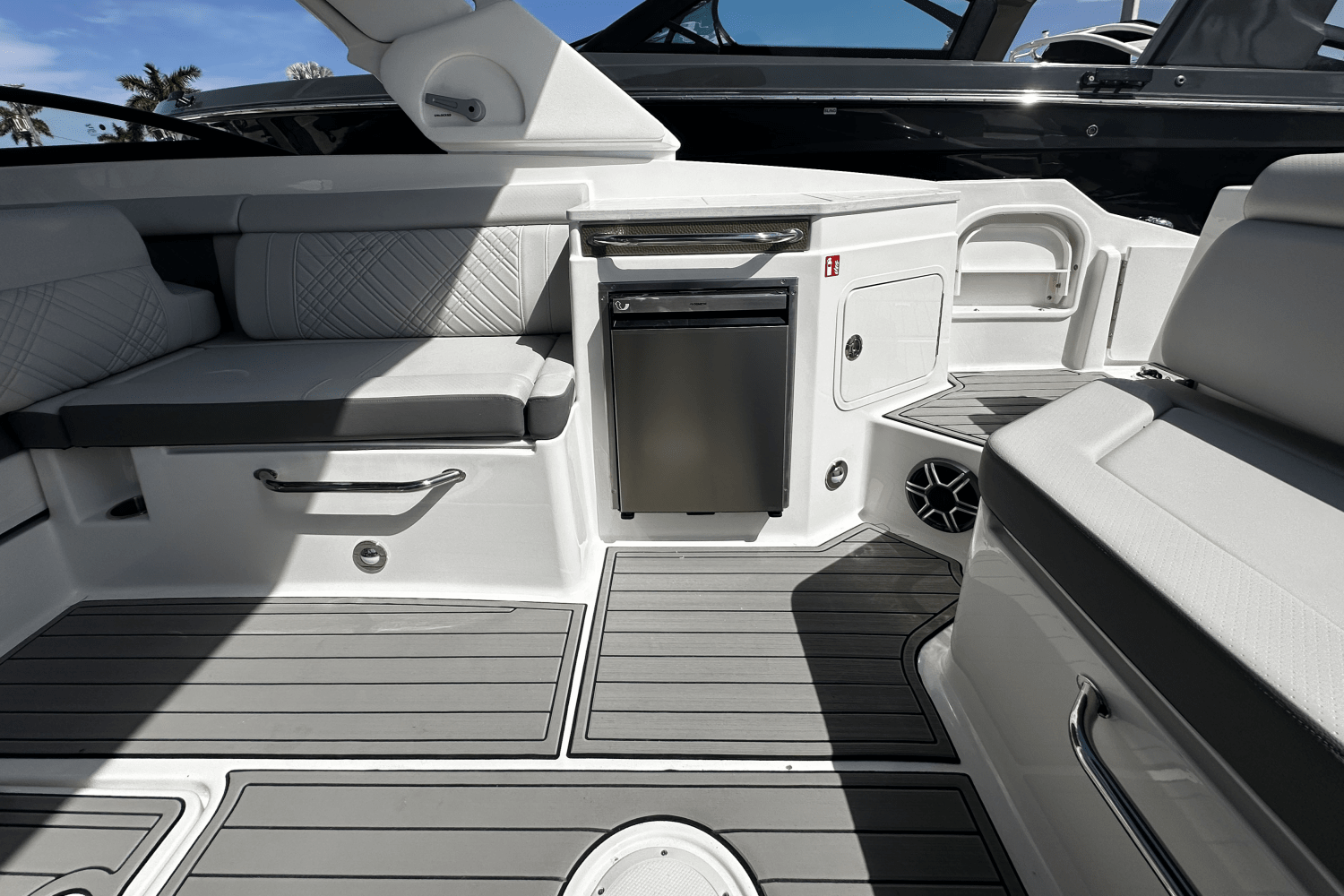 2026 Sea Ray SDX 290 Outboard Image Thumbnail #12
