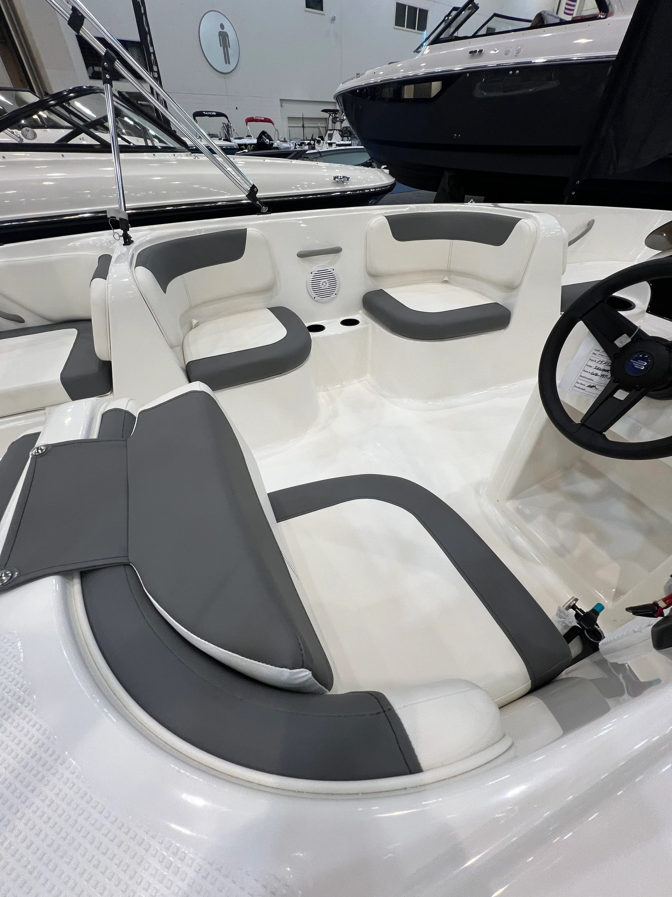 2026 Bayliner E18LE Image Thumbnail #3