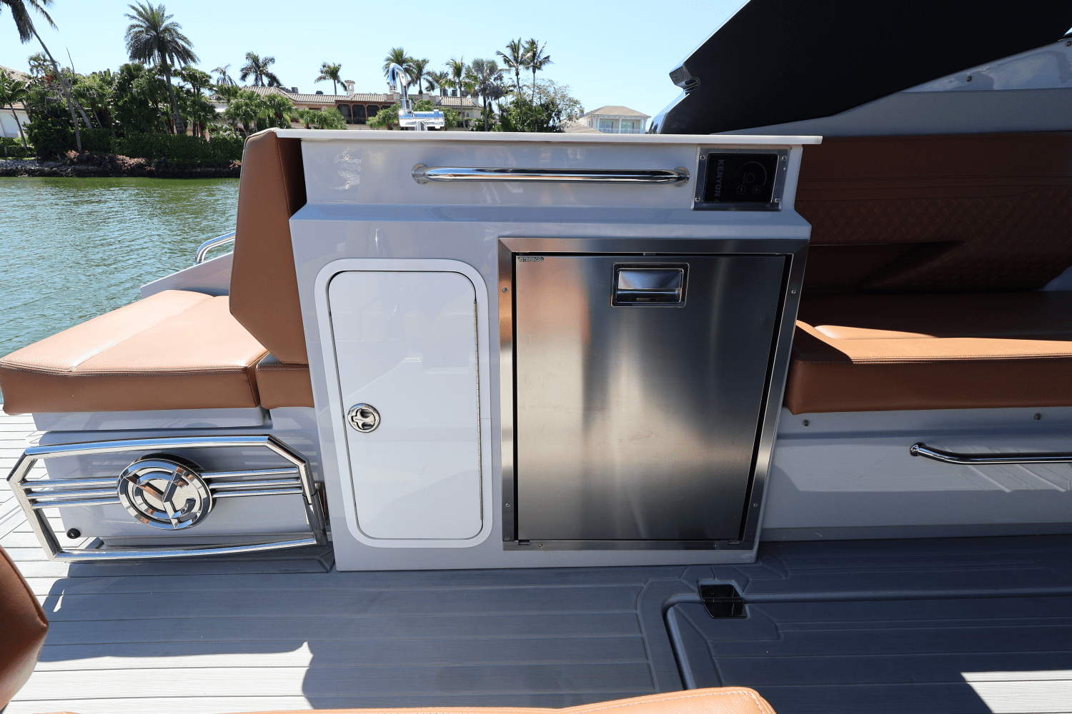 2024 Cruisers Yachts 34 GLS South Beach Outboard Image Thumbnail #21
