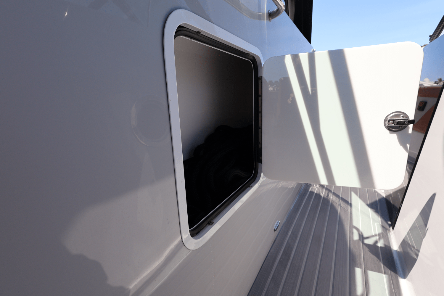 2024 Cruisers Yachts 34 GLS South Beach Outboard Image Thumbnail #64