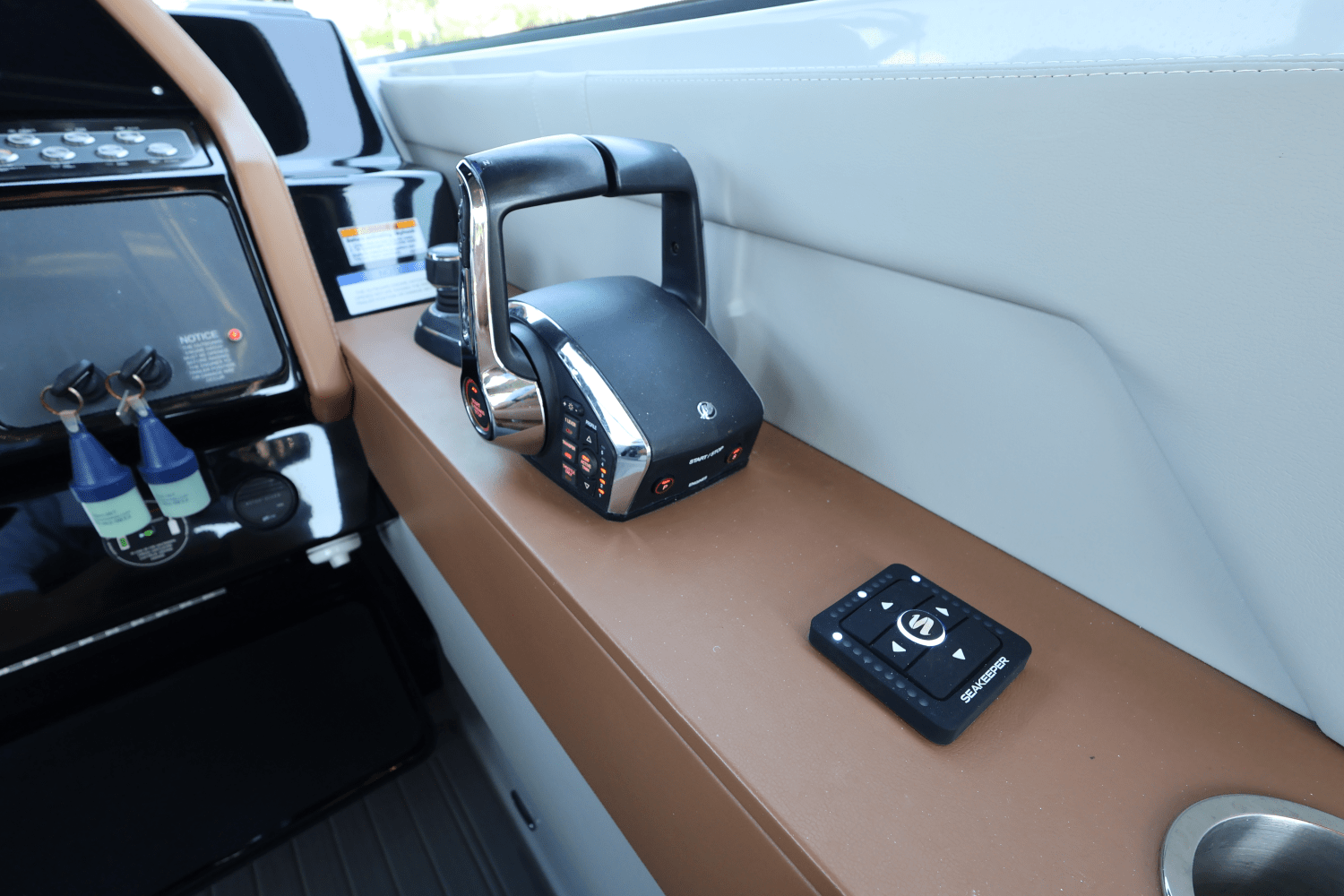2024 Cruisers Yachts 34 GLS South Beach Outboard Image Thumbnail #39