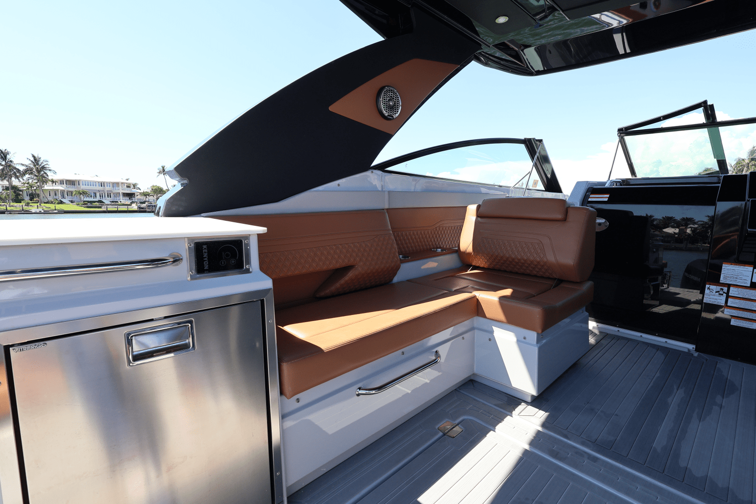2024 Cruisers Yachts 34 GLS South Beach Outboard Image Thumbnail #24