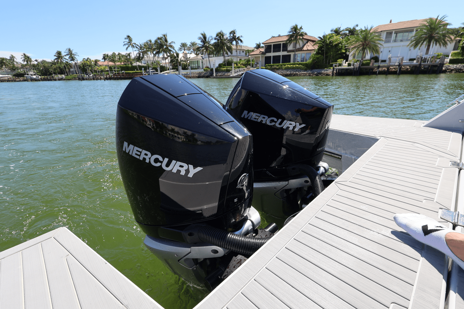 2024 Cruisers Yachts 34 GLS South Beach Outboard Image Thumbnail #10
