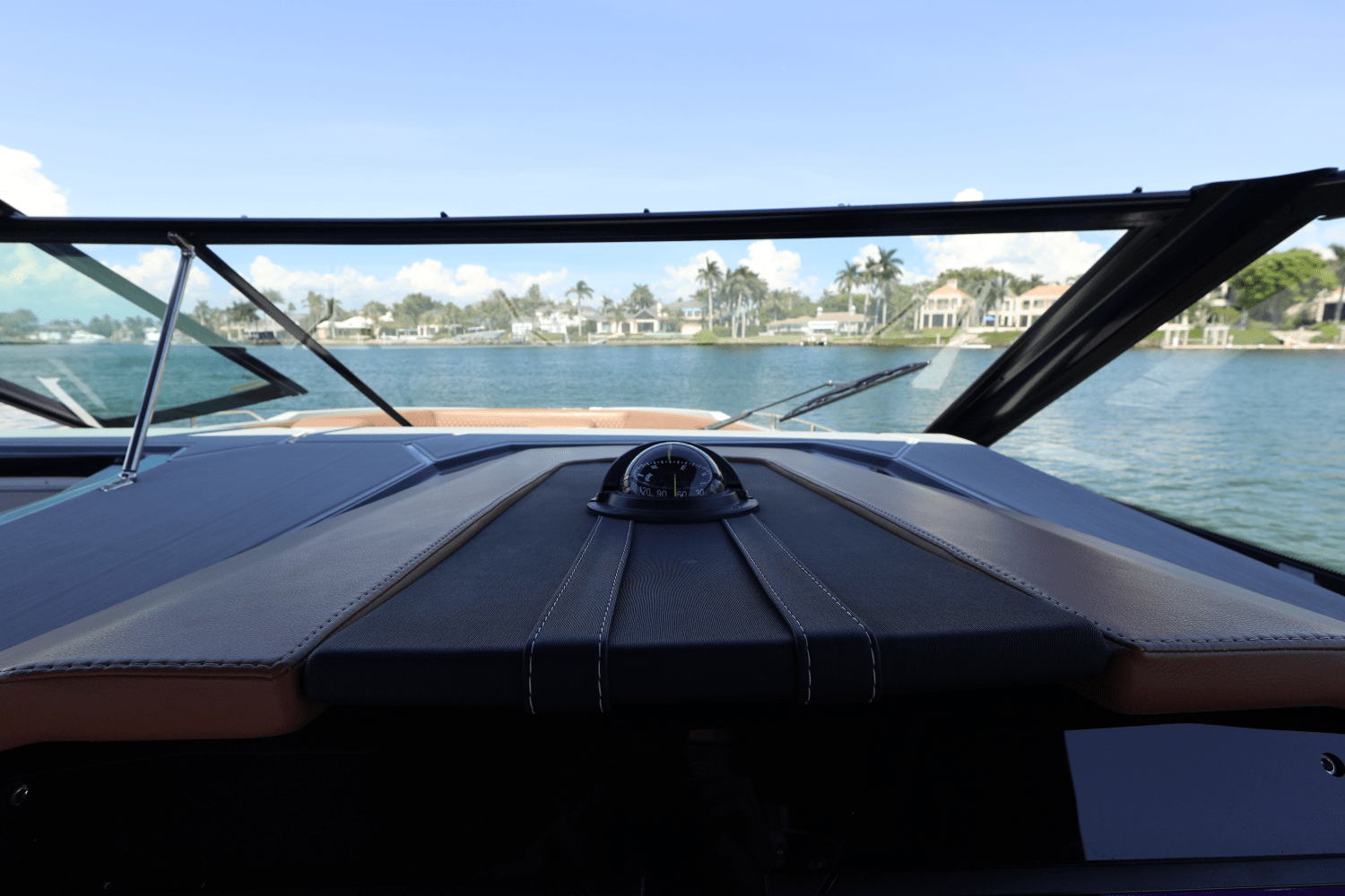 2024 Cruisers Yachts 34 GLS South Beach Outboard Image Thumbnail #41