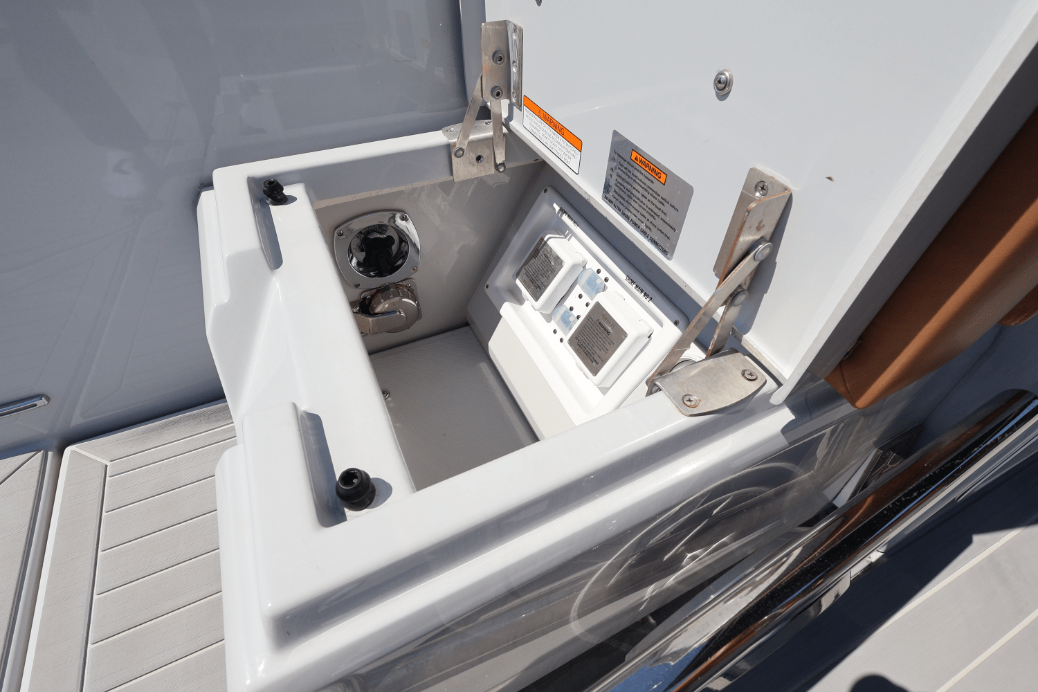 2024 Cruisers Yachts 34 GLS South Beach Outboard Image Thumbnail #16