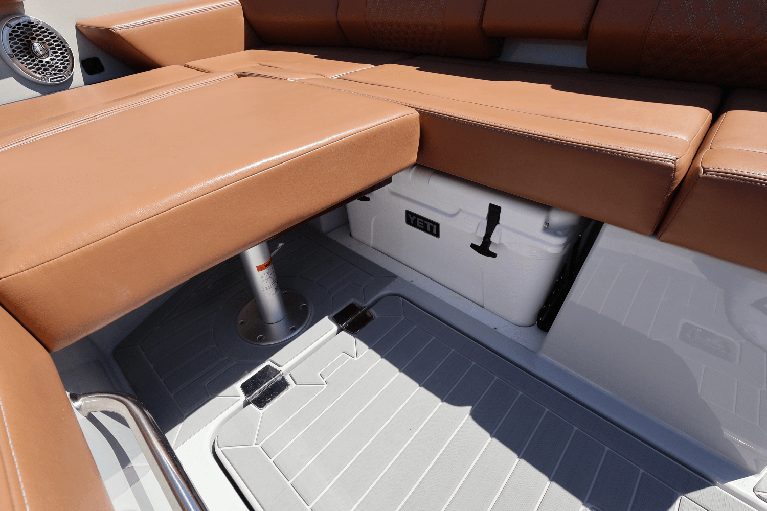 2024 Cruisers Yachts 34 GLS South Beach Outboard Image Thumbnail #69