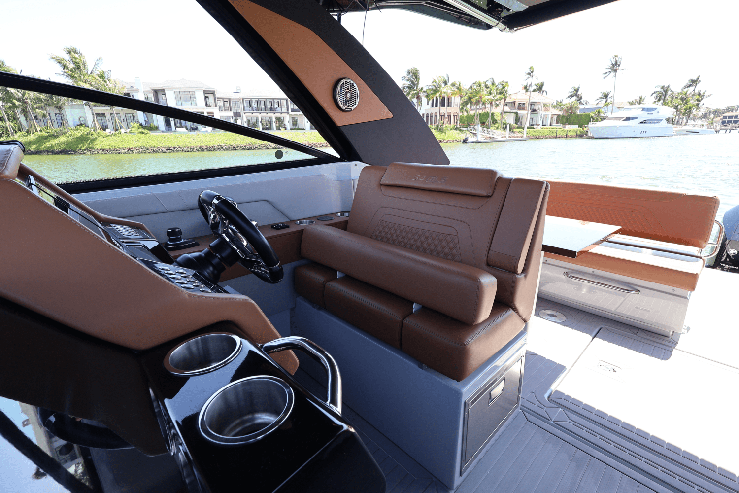 2024 Cruisers Yachts 34 GLS South Beach Outboard Image Thumbnail #28