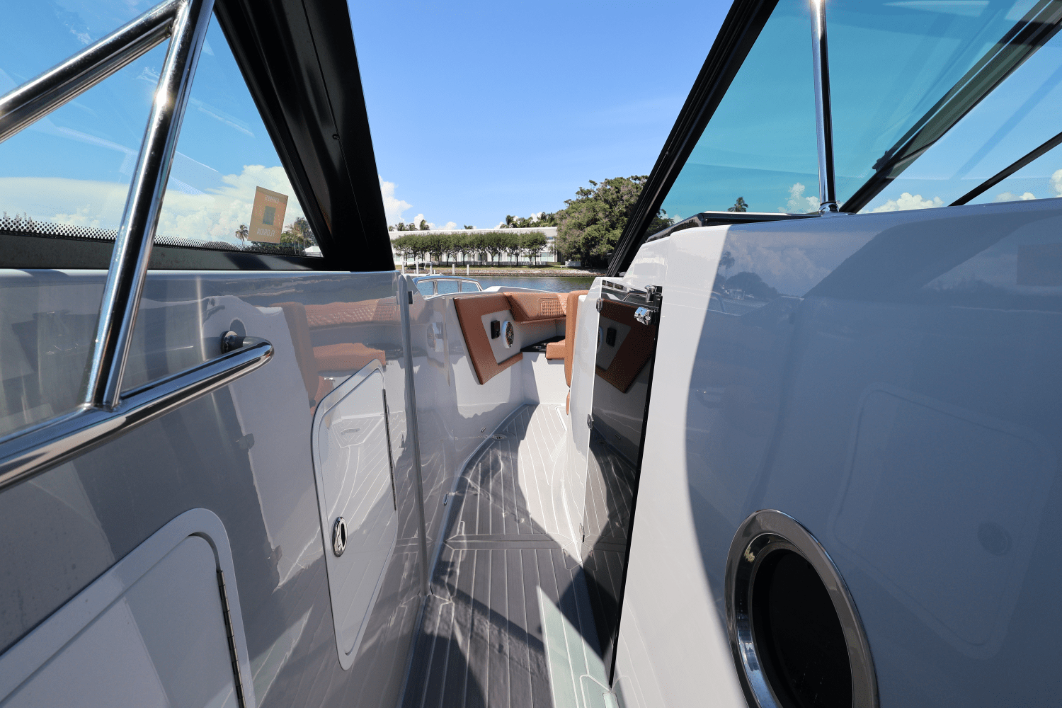 2024 Cruisers Yachts 34 GLS South Beach Outboard Image Thumbnail #62