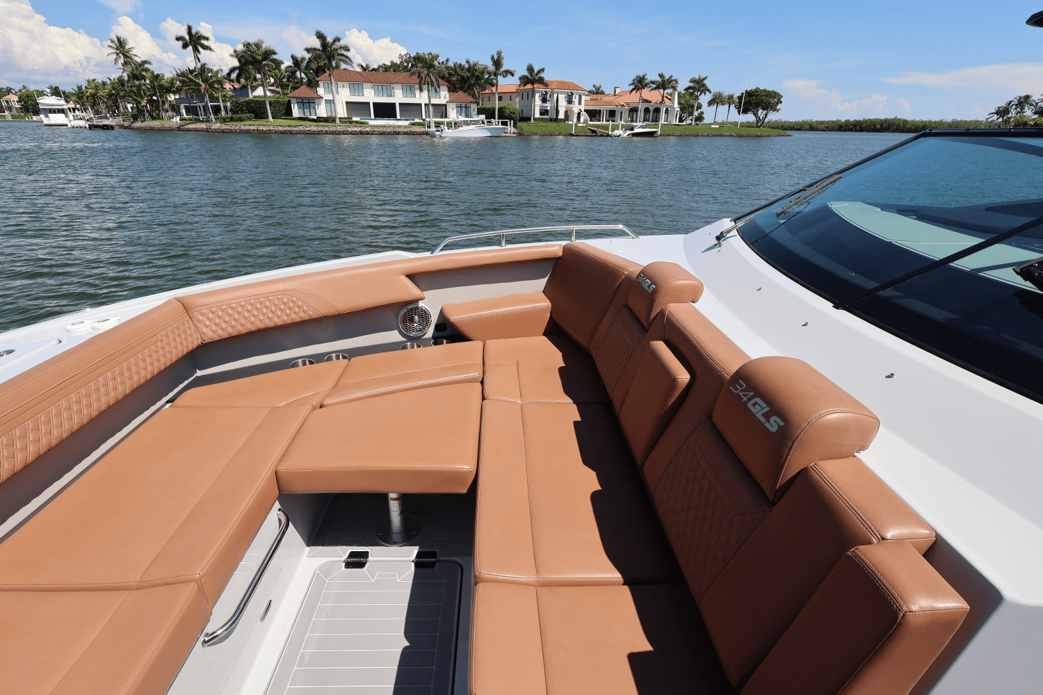 2024 Cruisers Yachts 34 GLS South Beach Outboard Image Thumbnail #66