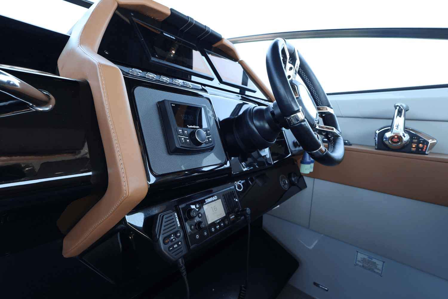 2024 Cruisers Yachts 34 GLS South Beach Outboard Image Thumbnail #35