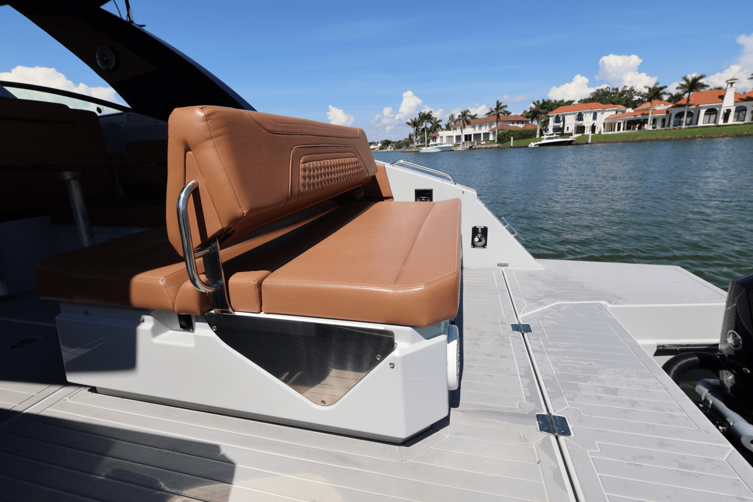 2024 Cruisers Yachts 34 GLS South Beach Outboard Image Thumbnail #12