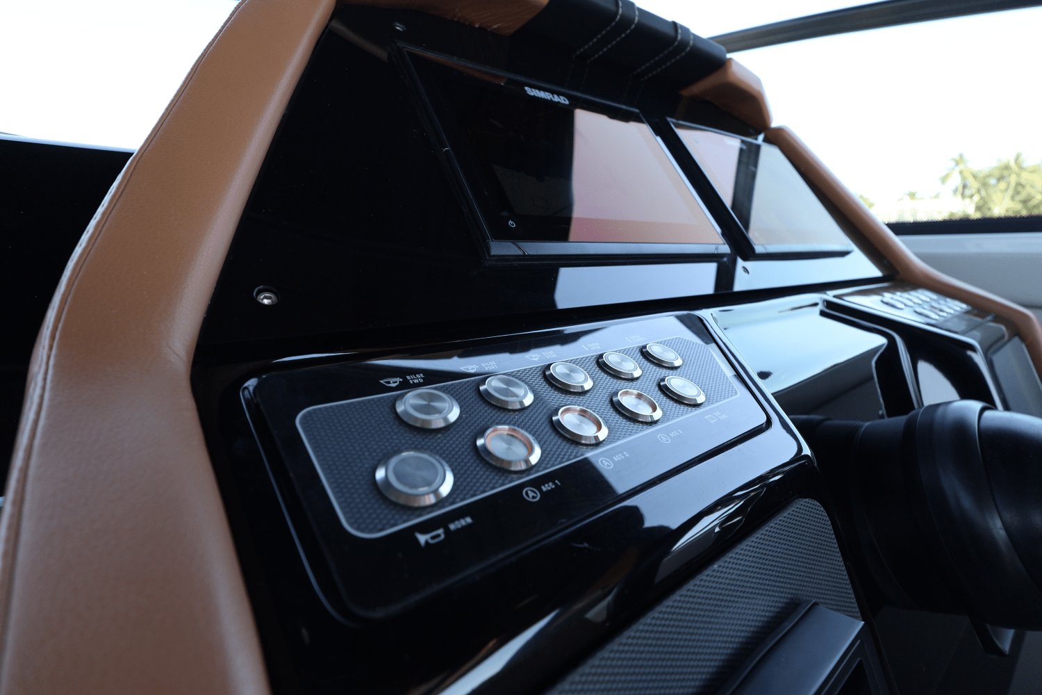 2024 Cruisers Yachts 34 GLS South Beach Outboard Image Thumbnail #37
