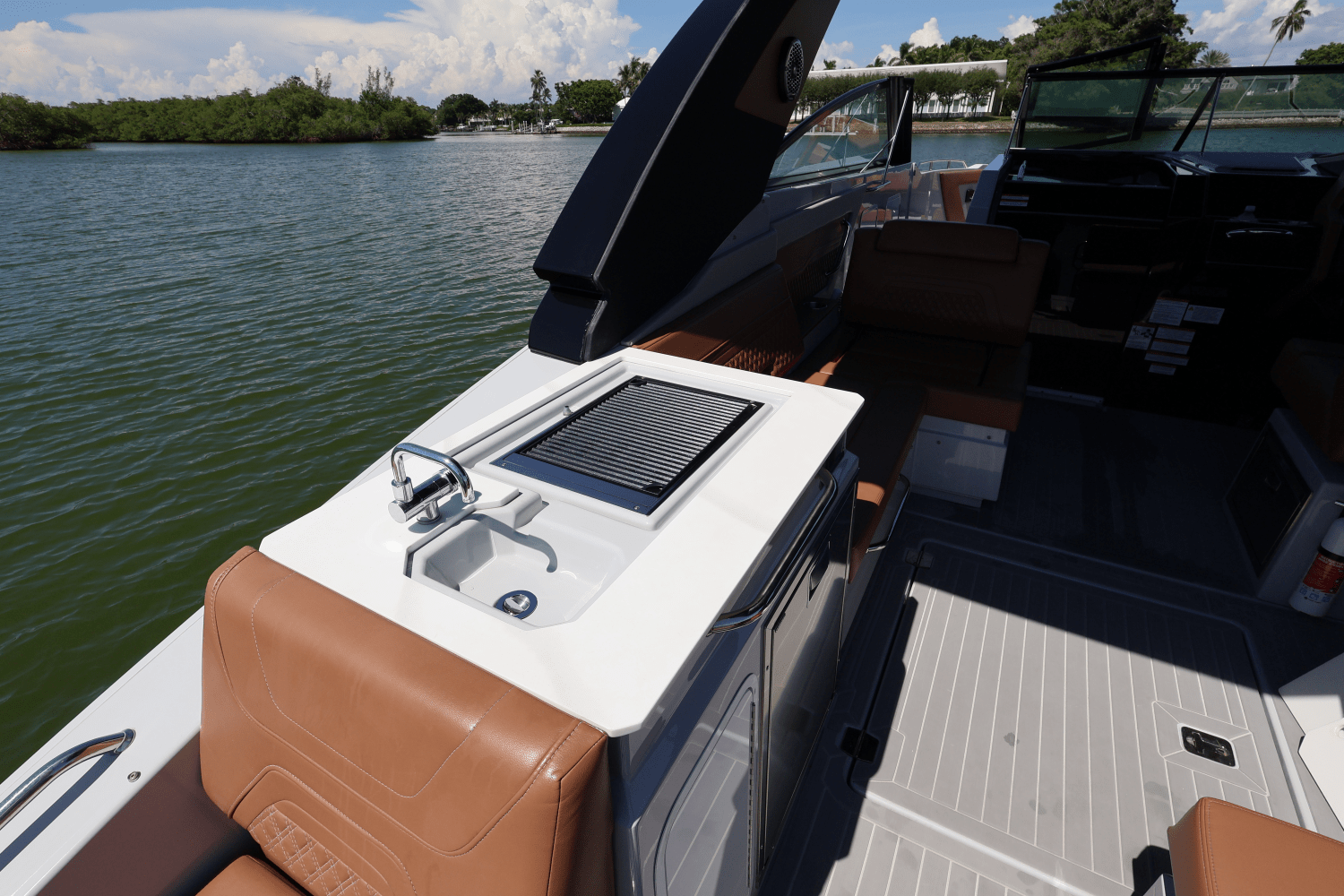 2024 Cruisers Yachts 34 GLS South Beach Outboard Image Thumbnail #19
