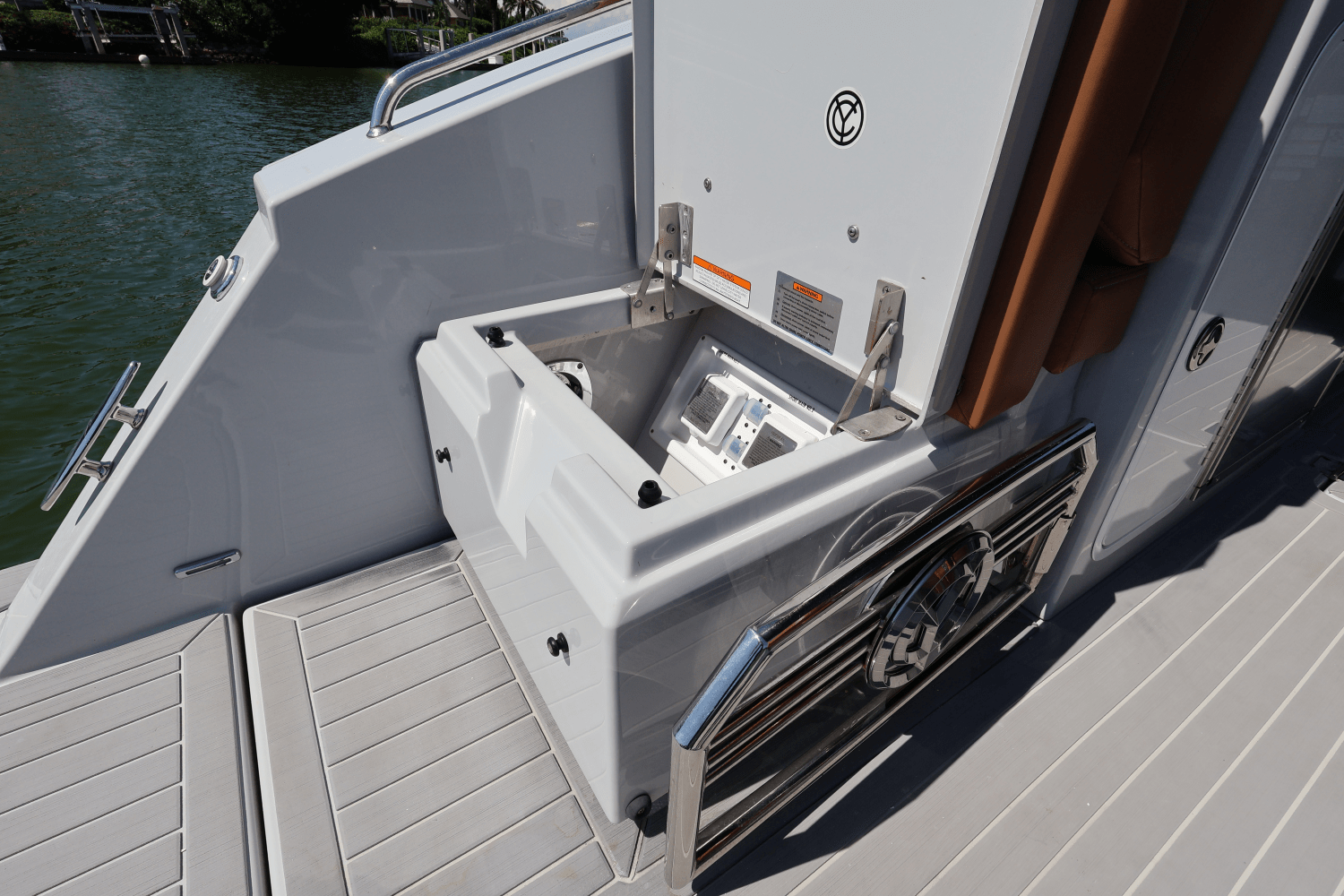 2024 Cruisers Yachts 34 GLS South Beach Outboard Image Thumbnail #15