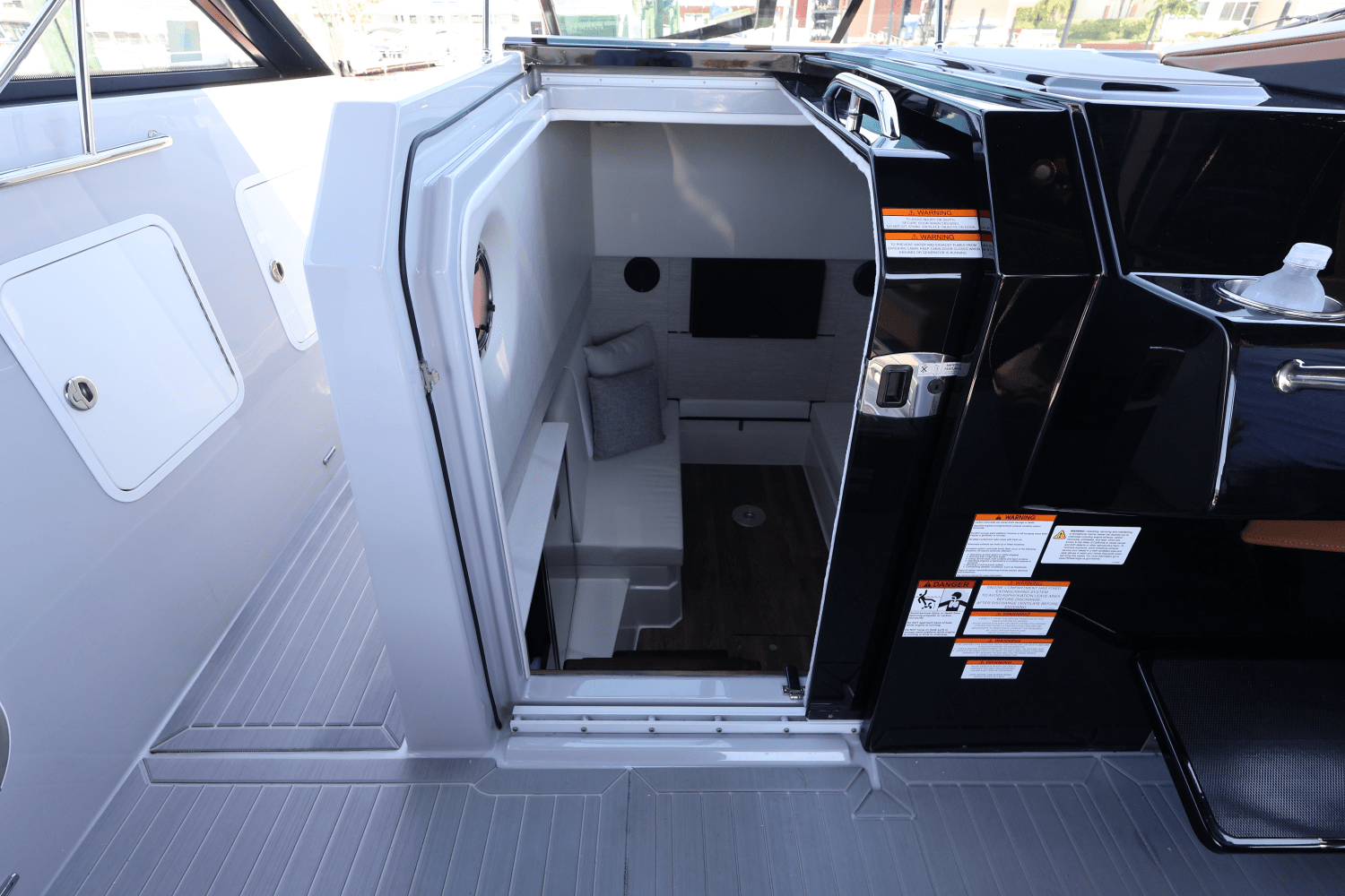 2024 Cruisers Yachts 34 GLS South Beach Outboard Image Thumbnail #42