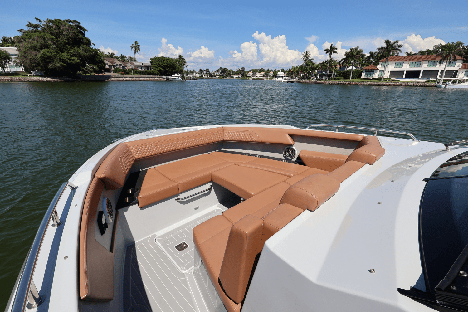 2024 Cruisers Yachts 34 GLS South Beach Outboard Image Thumbnail #65
