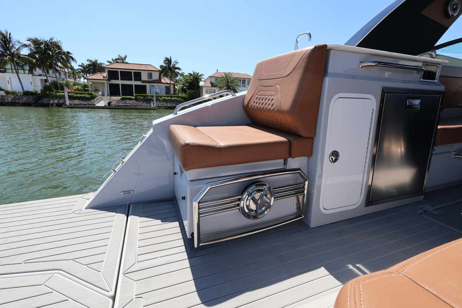 2024 Cruisers Yachts 34 GLS South Beach Outboard Image Thumbnail #14