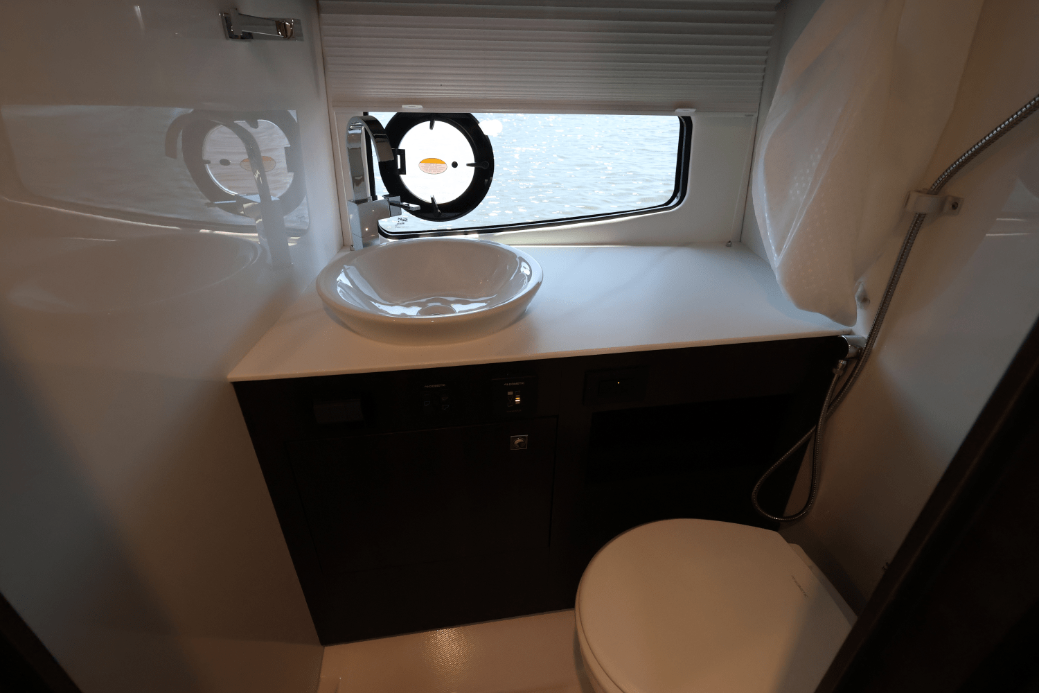 2024 Cruisers Yachts 34 GLS South Beach Outboard Image Thumbnail #57