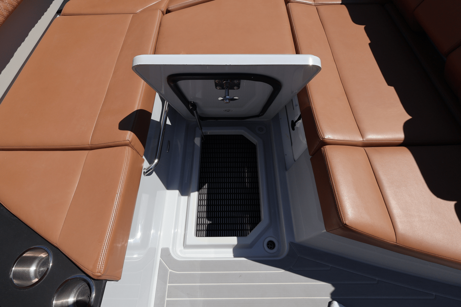 2024 Cruisers Yachts 34 GLS South Beach Outboard Image Thumbnail #71