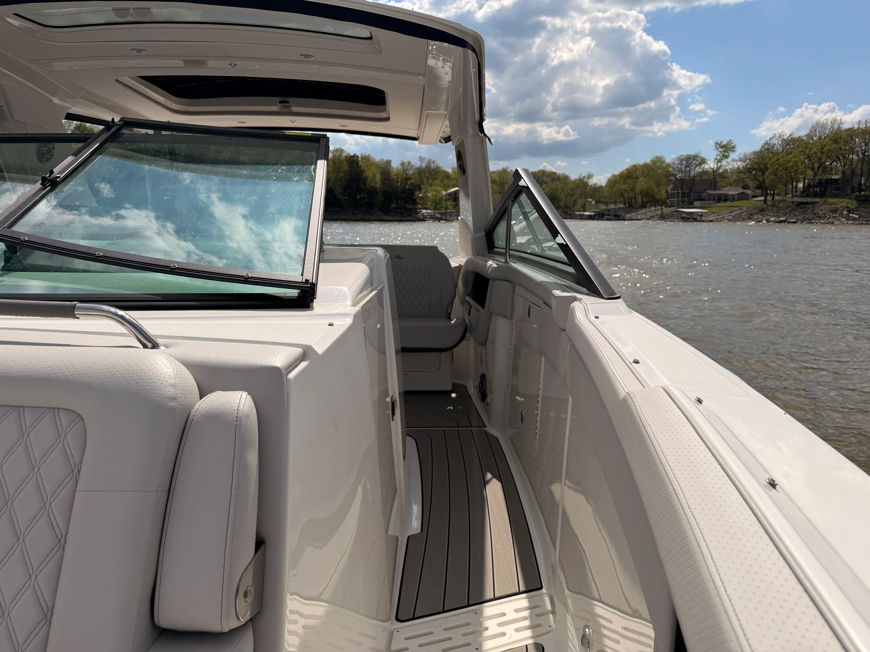 2026 Sea Ray SLX 400 Image Thumbnail #17