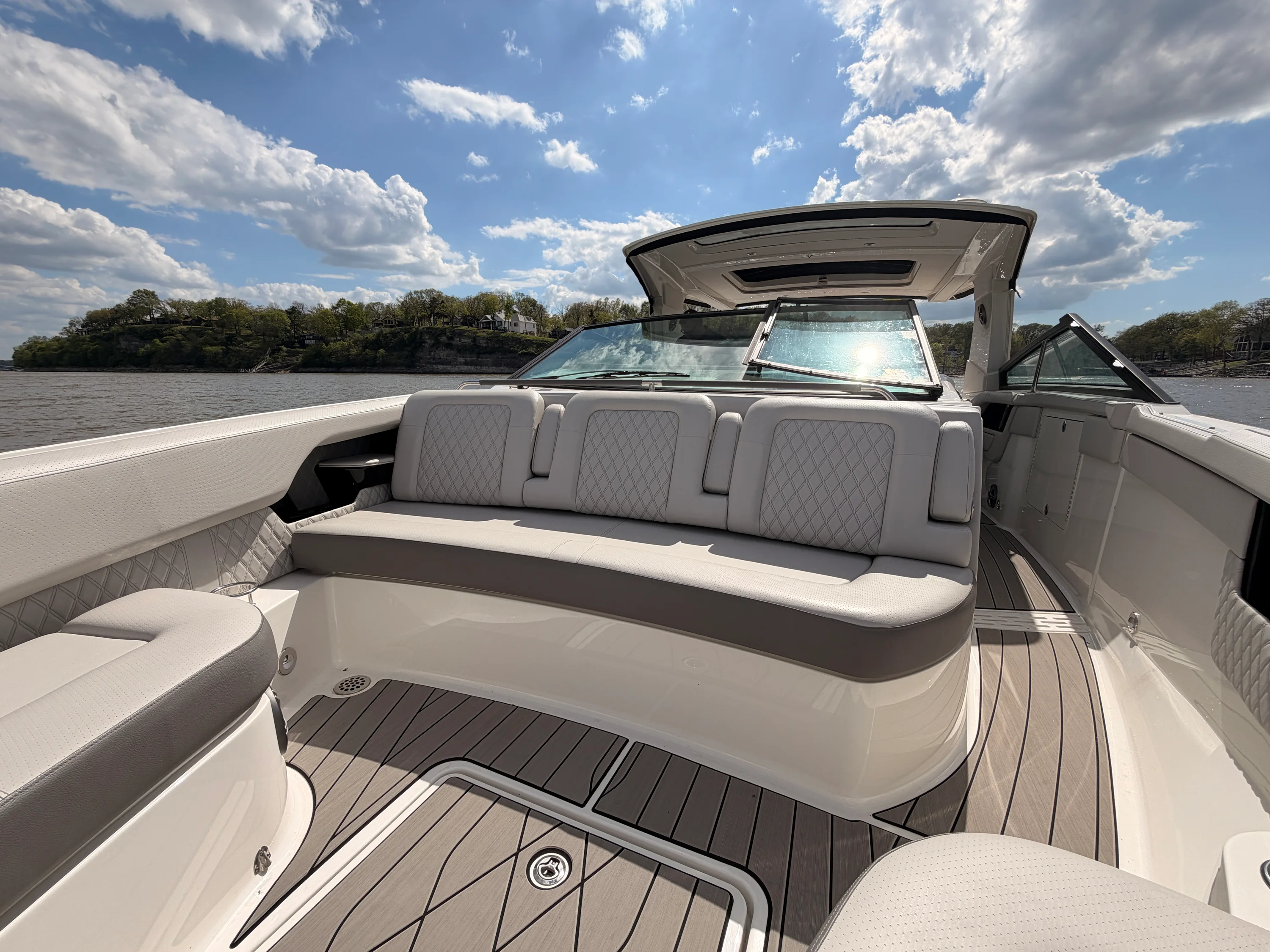 2026 Sea Ray SLX 400 Image Thumbnail #12