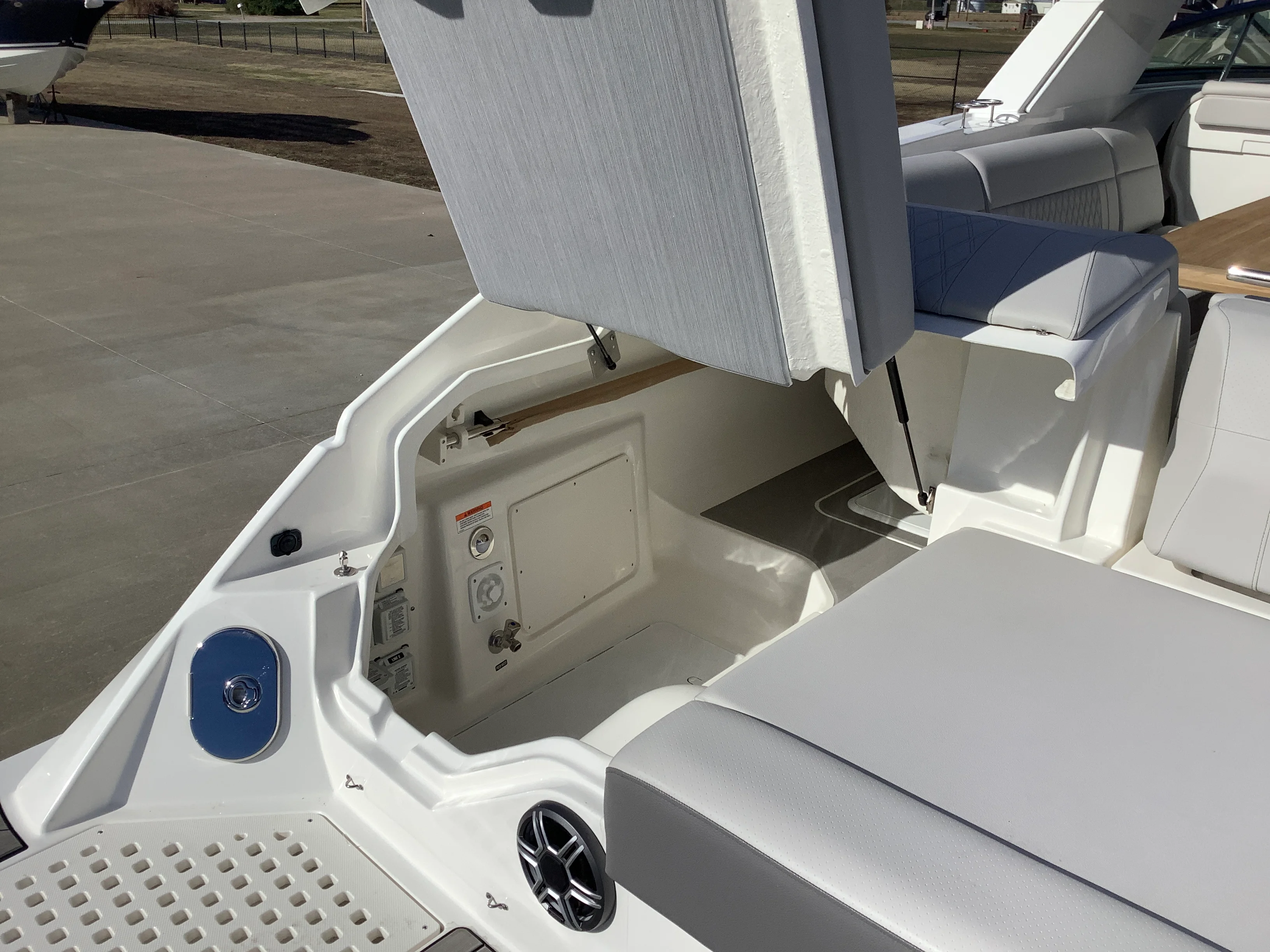 2026 Sea Ray SLX 400 Image Thumbnail #9