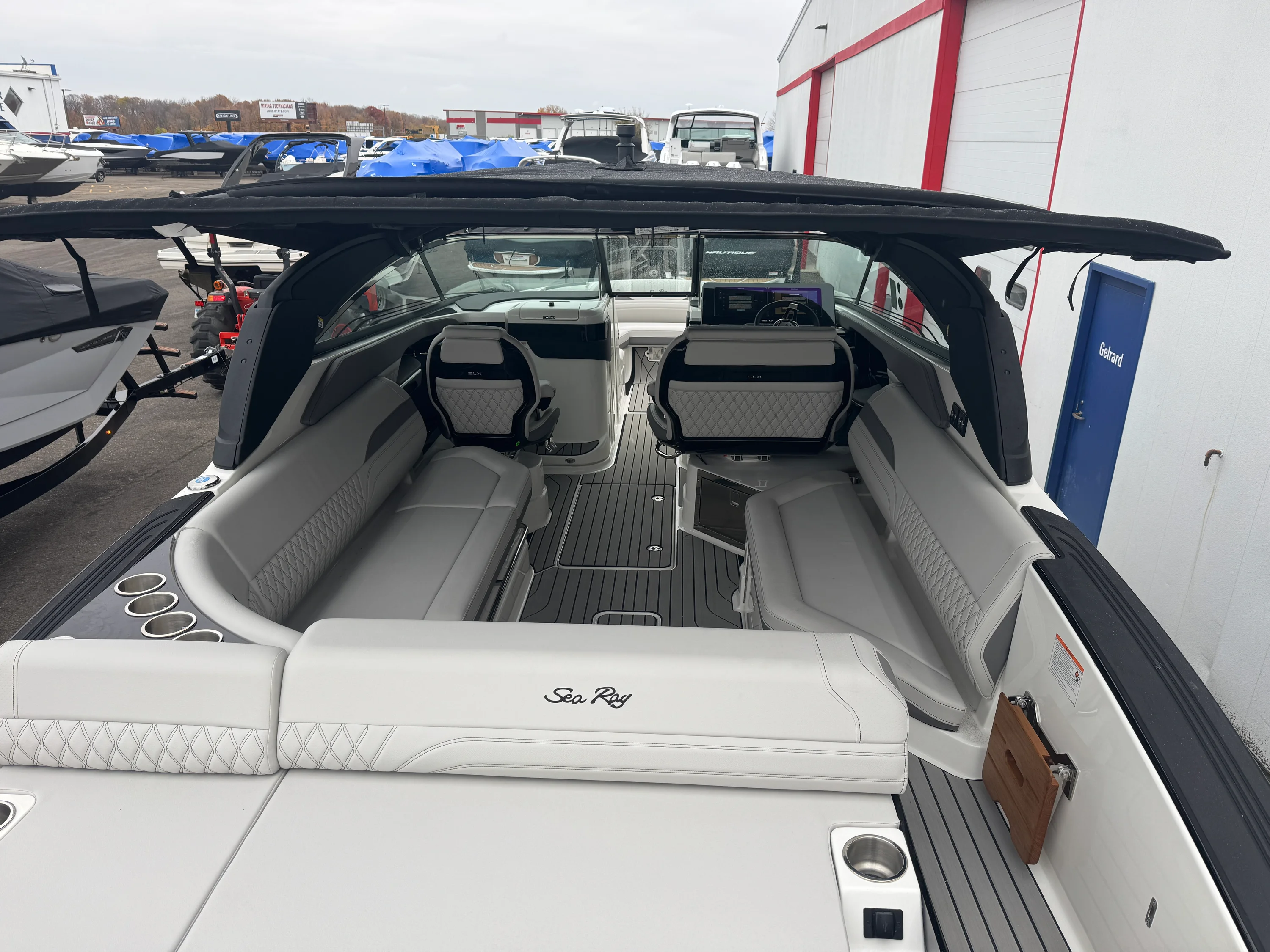 2026 Sea Ray SLX 280 Image Thumbnail #19