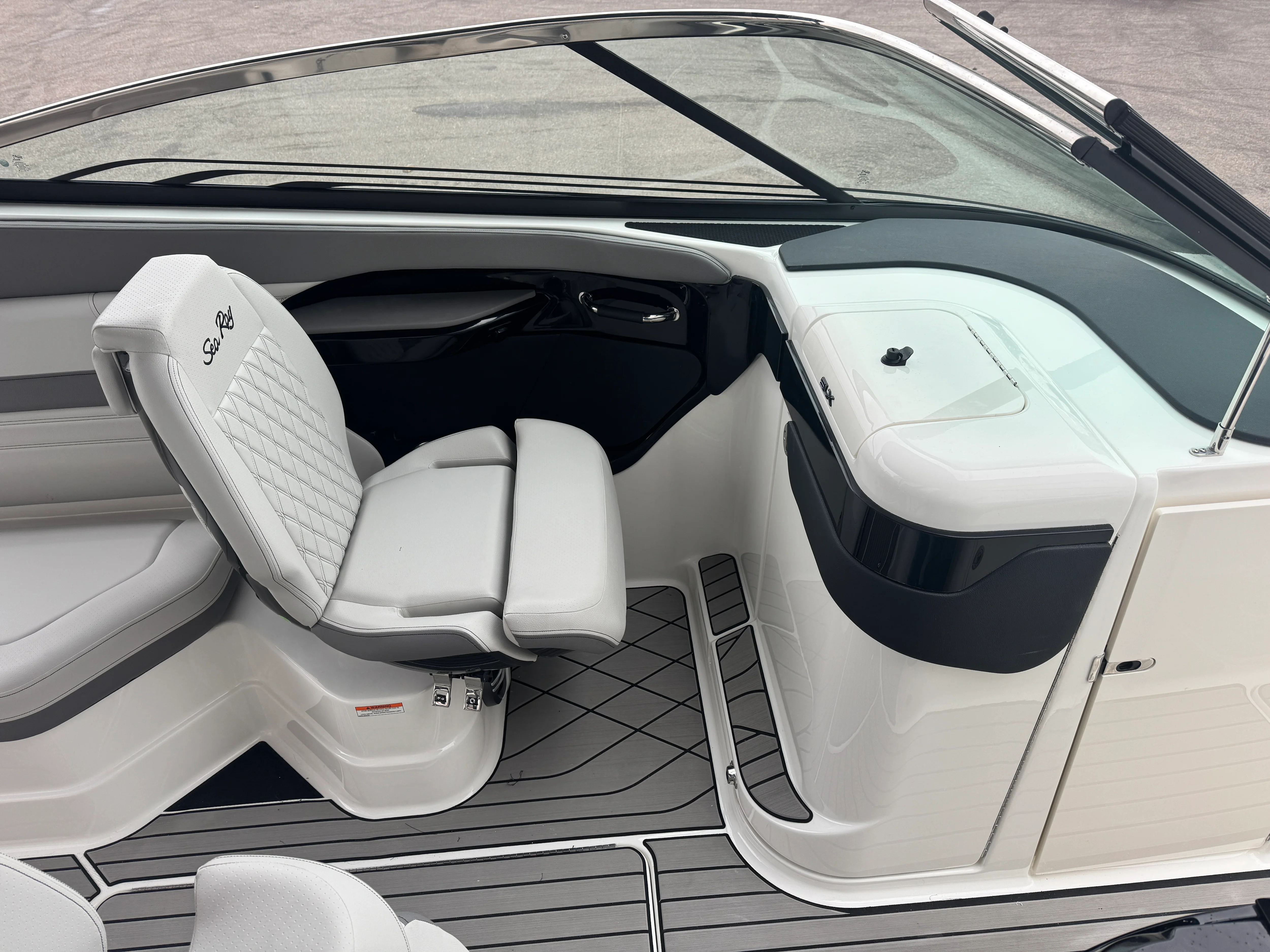 2026 Sea Ray SLX 280 Image Thumbnail #38