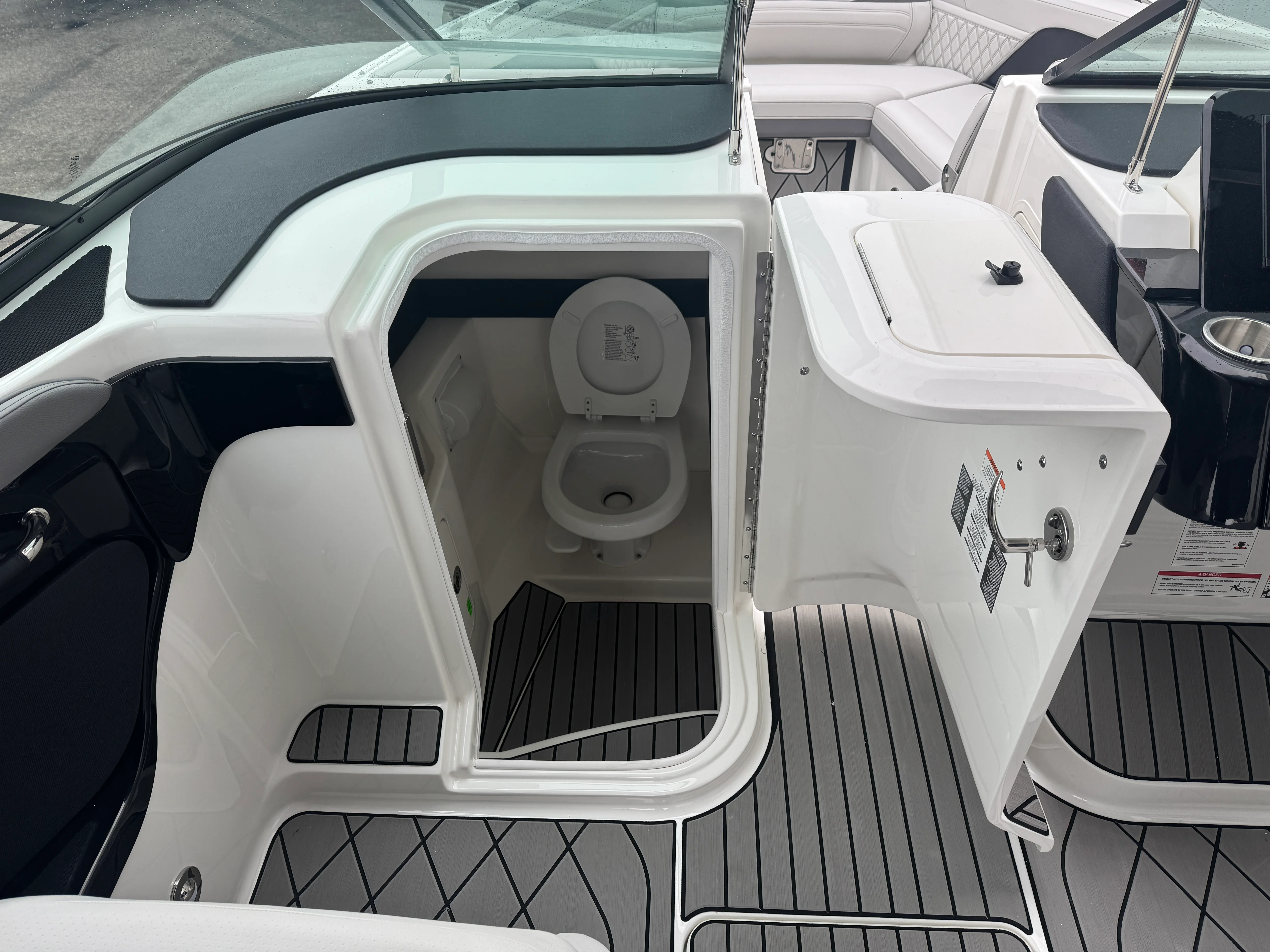 2026 Sea Ray SLX 280 Image Thumbnail #42