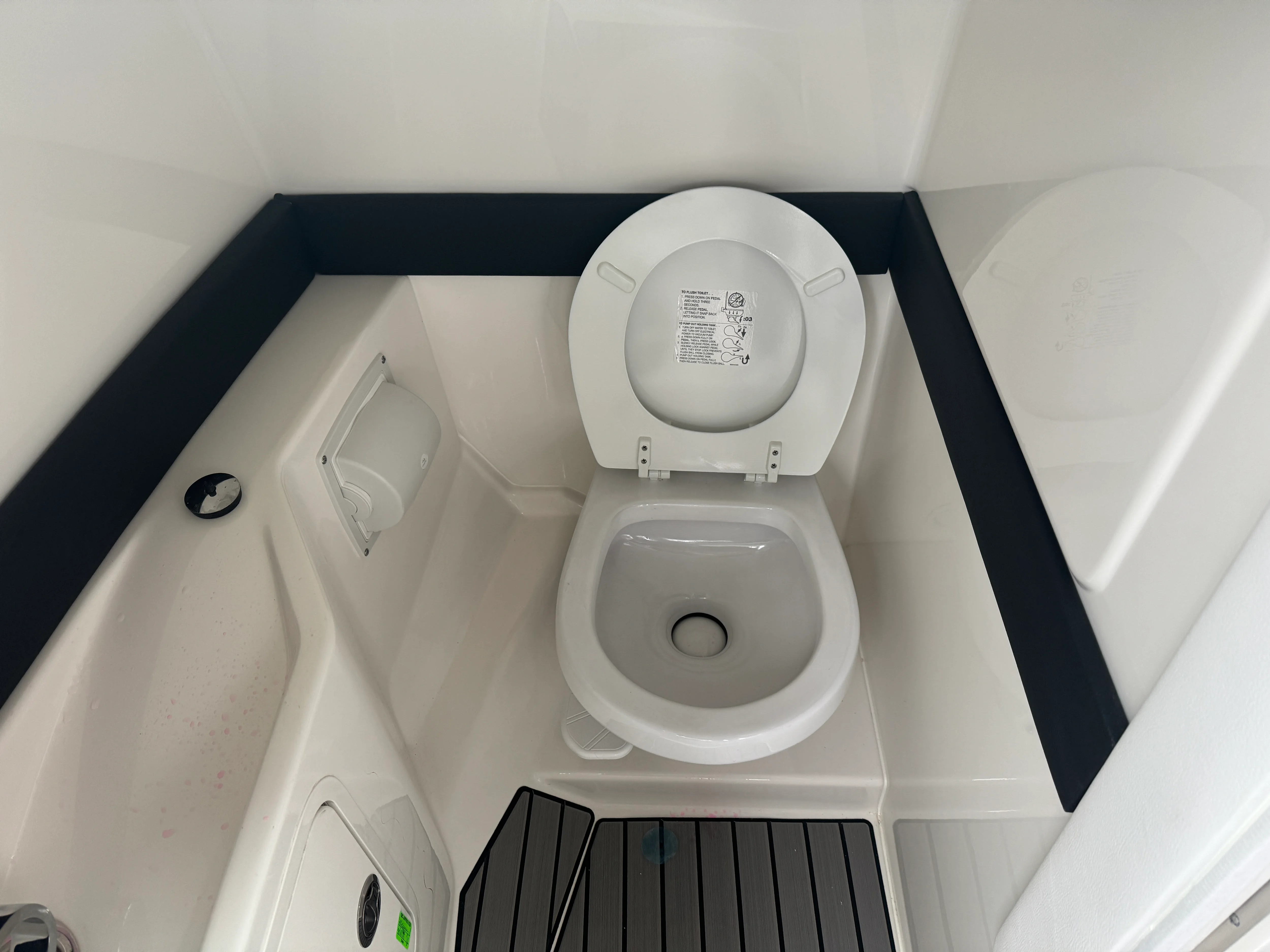 2026 Sea Ray SLX 280 Image Thumbnail #43