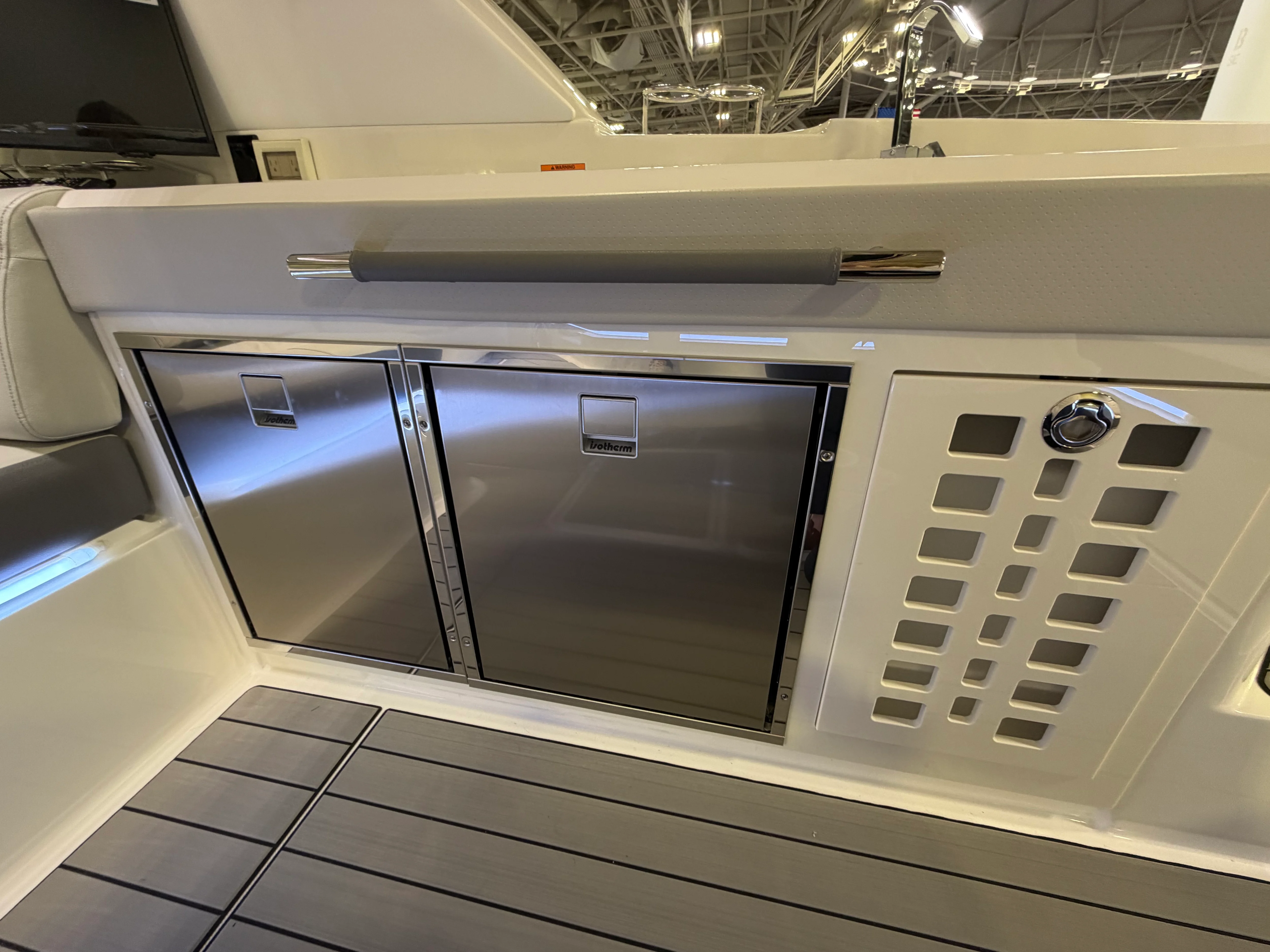 2026 Sea Ray SLX 400 Image Thumbnail #10