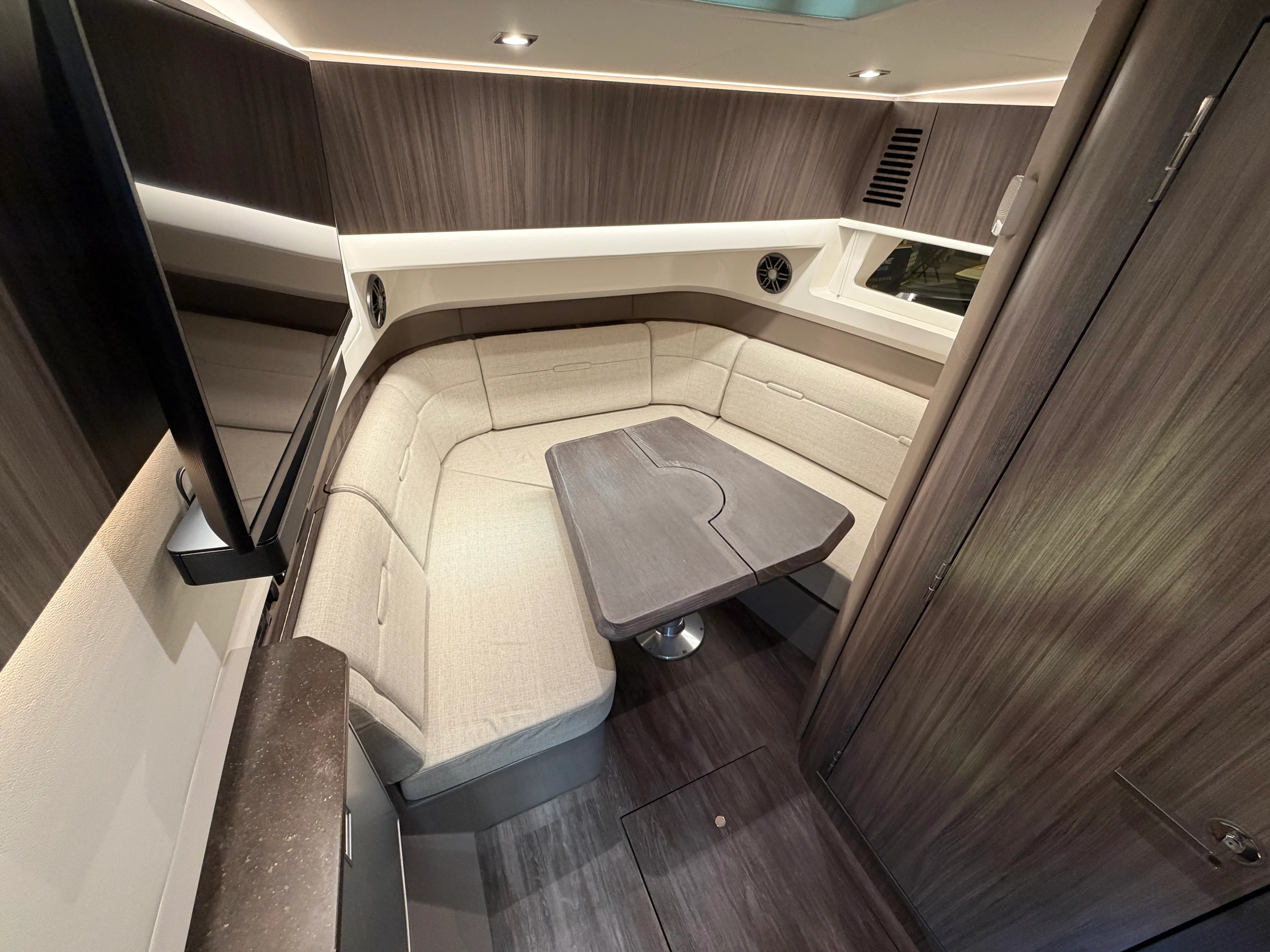 2026 Sea Ray SLX 400 Image Thumbnail #25