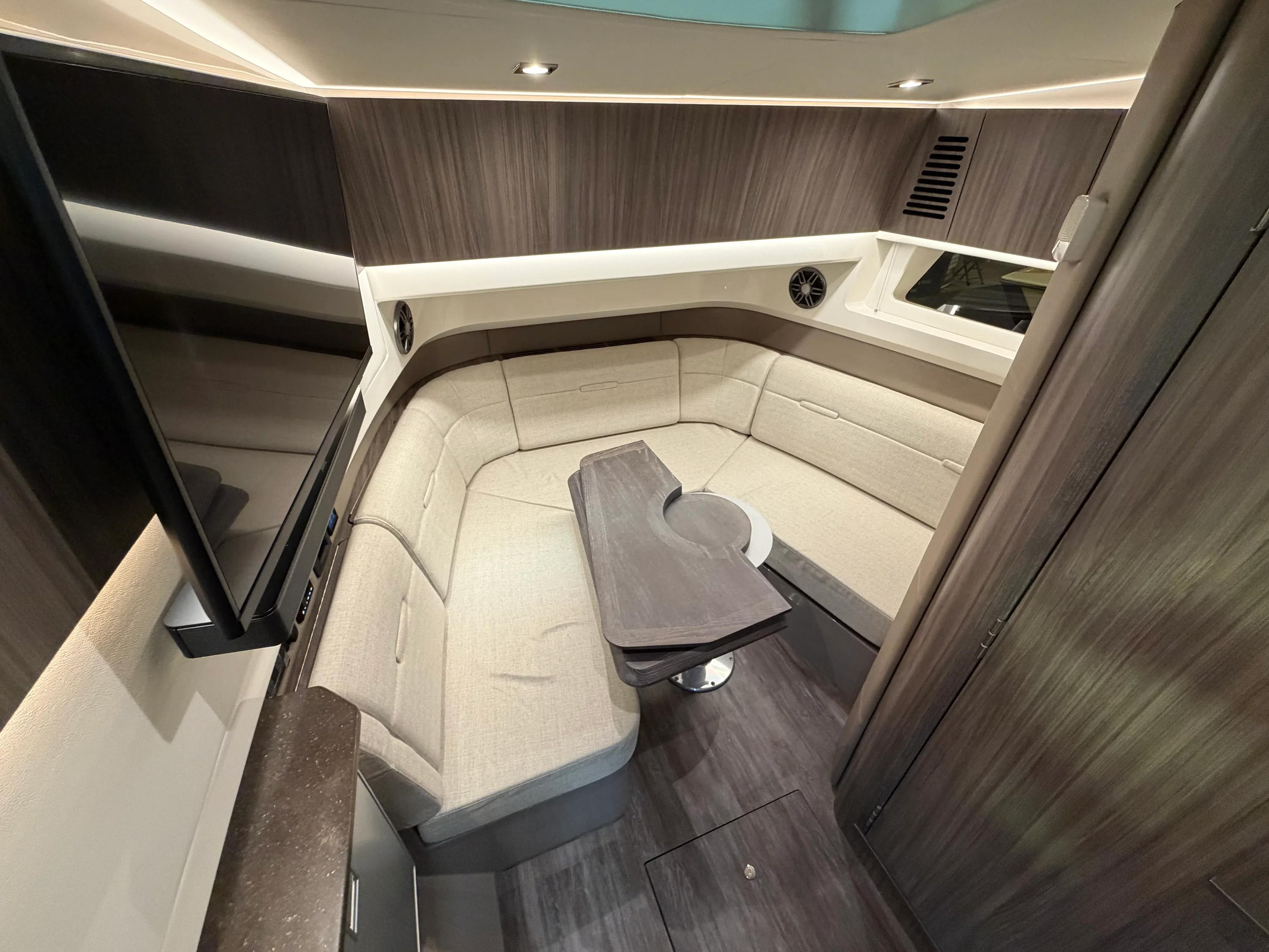 2026 Sea Ray SLX 400 Image Thumbnail #24