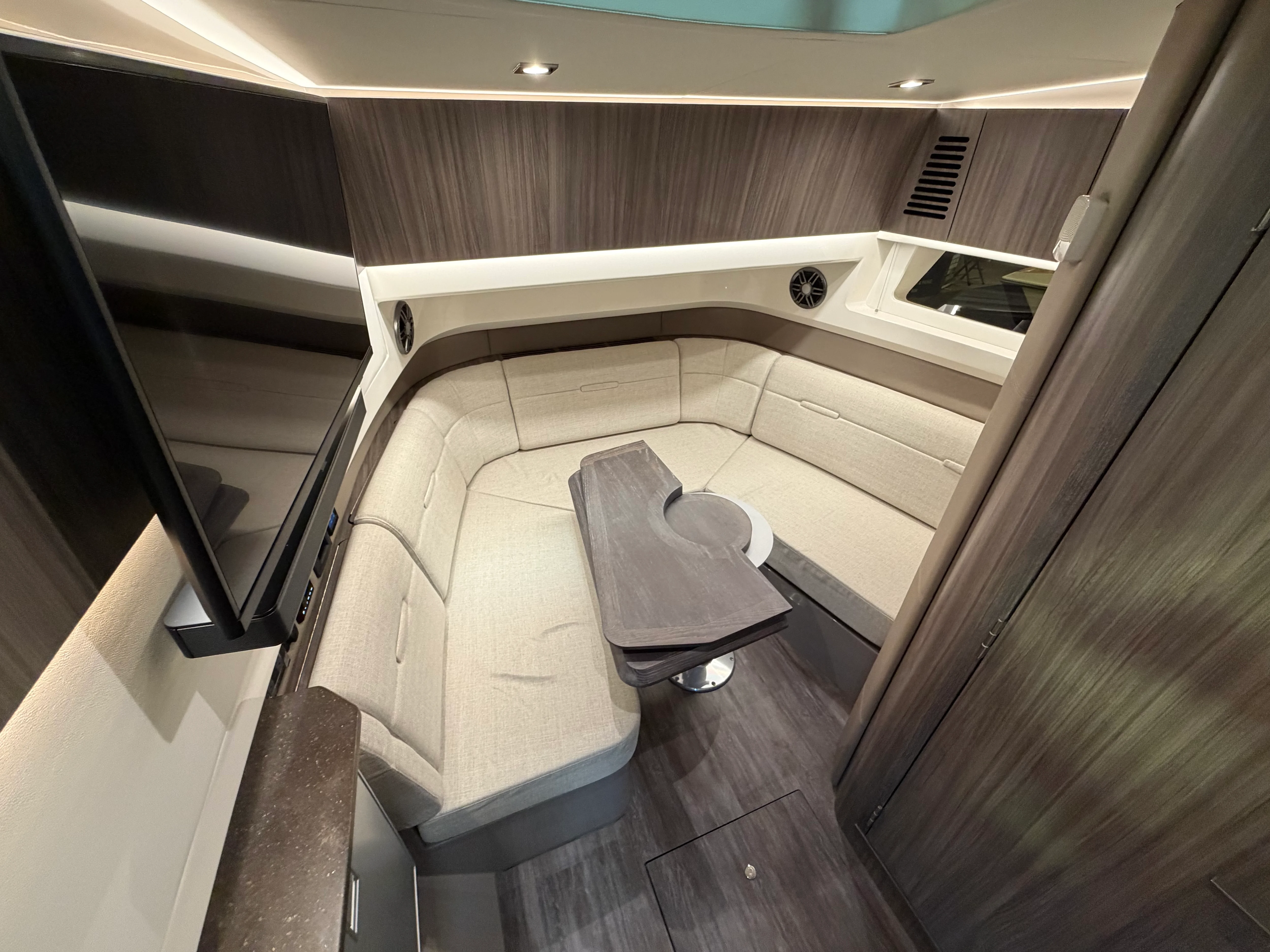 2026 Sea Ray SLX 400 Image Thumbnail #24