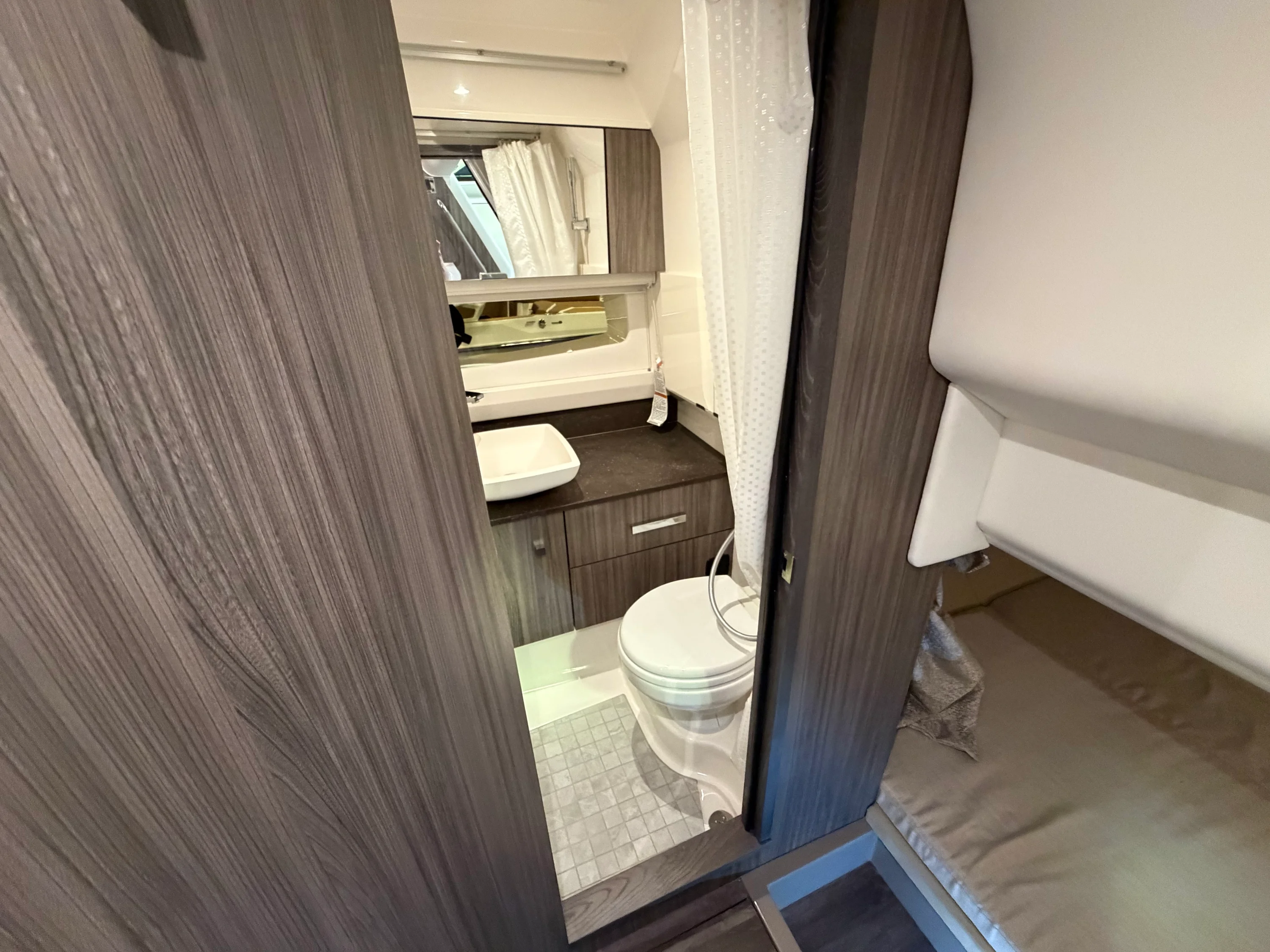 2026 Sea Ray SLX 400 Image Thumbnail #32