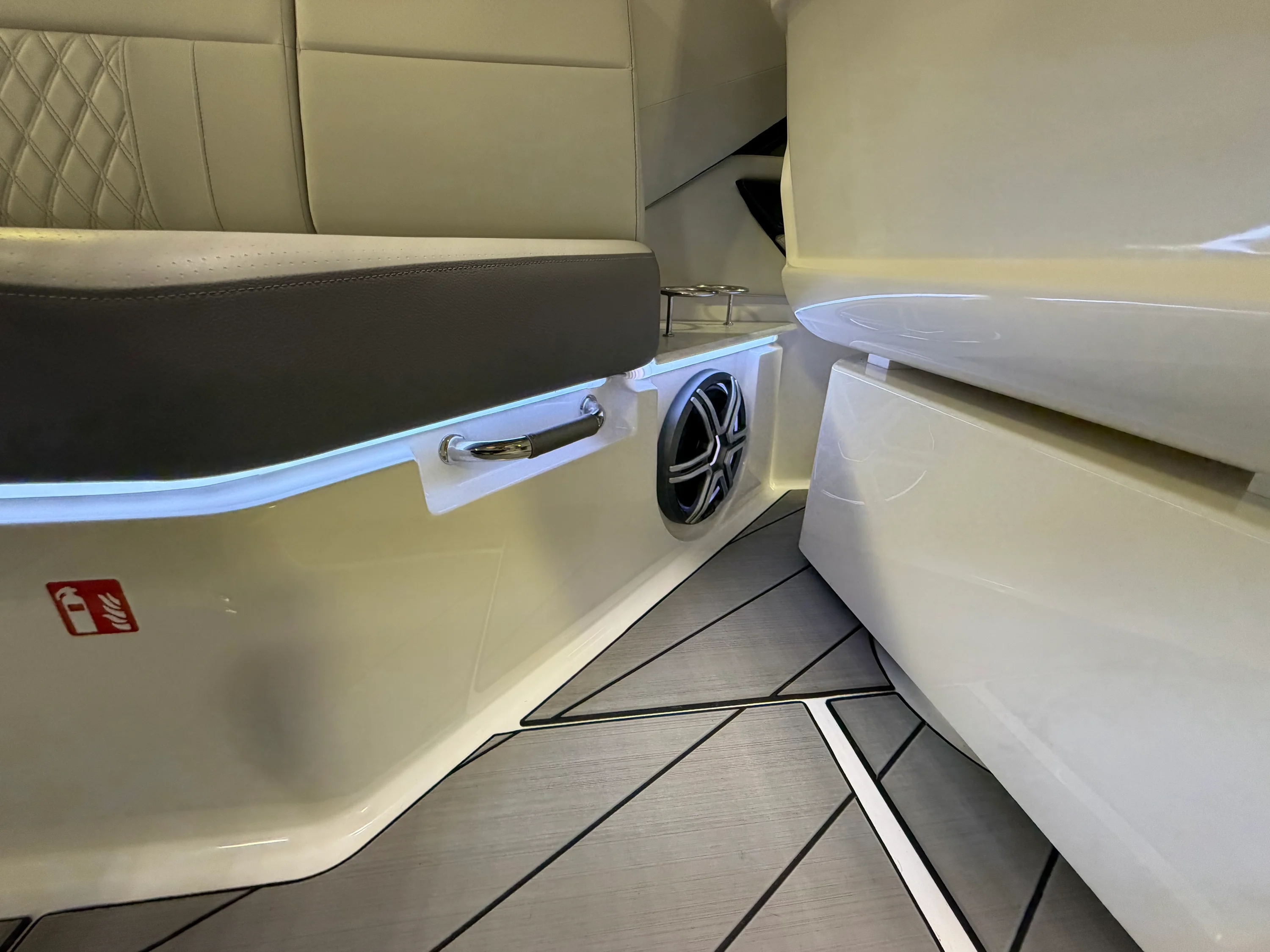 2026 Sea Ray SLX 400 Image Thumbnail #14