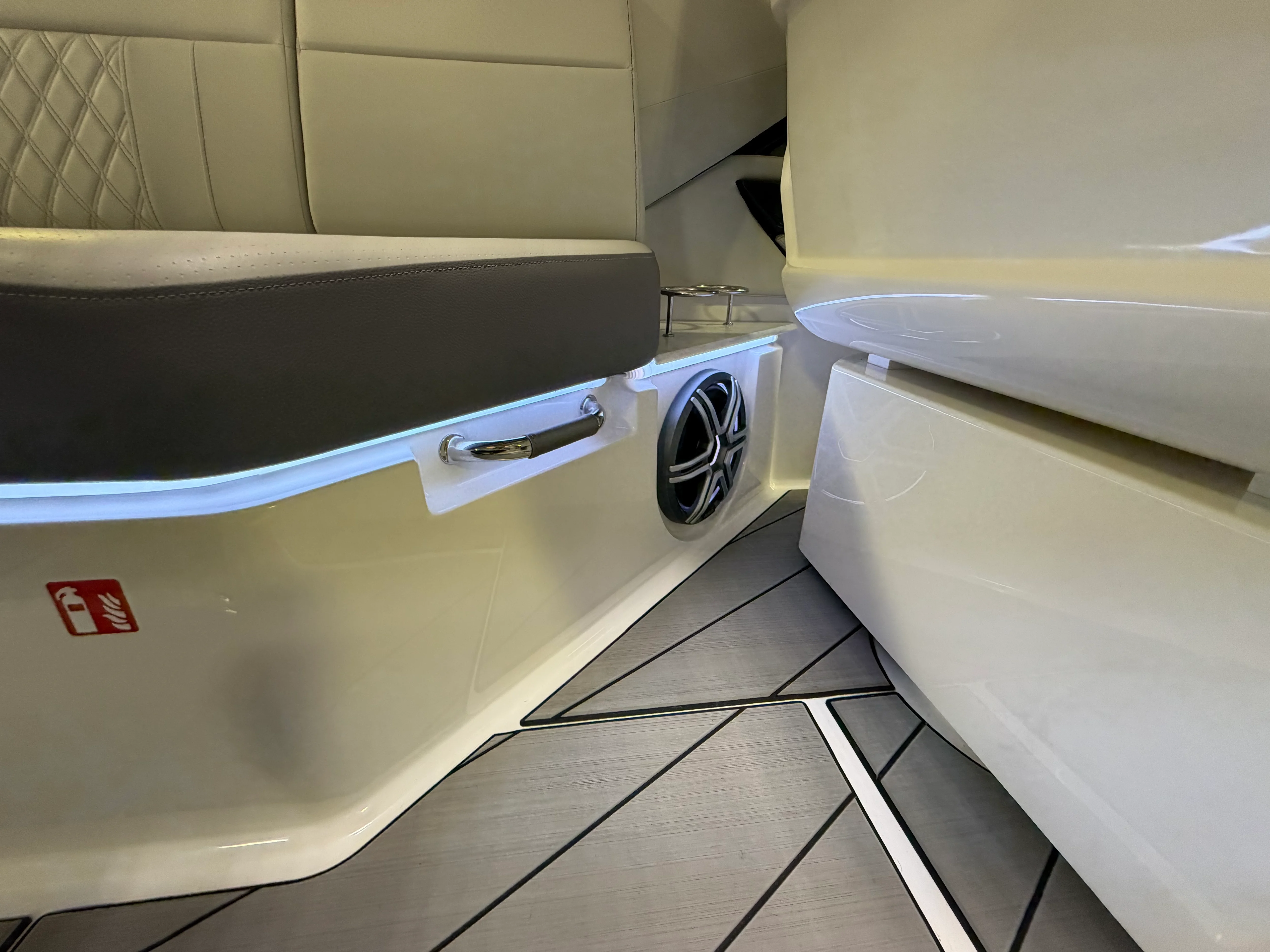 2026 Sea Ray SLX 400 Image Thumbnail #14