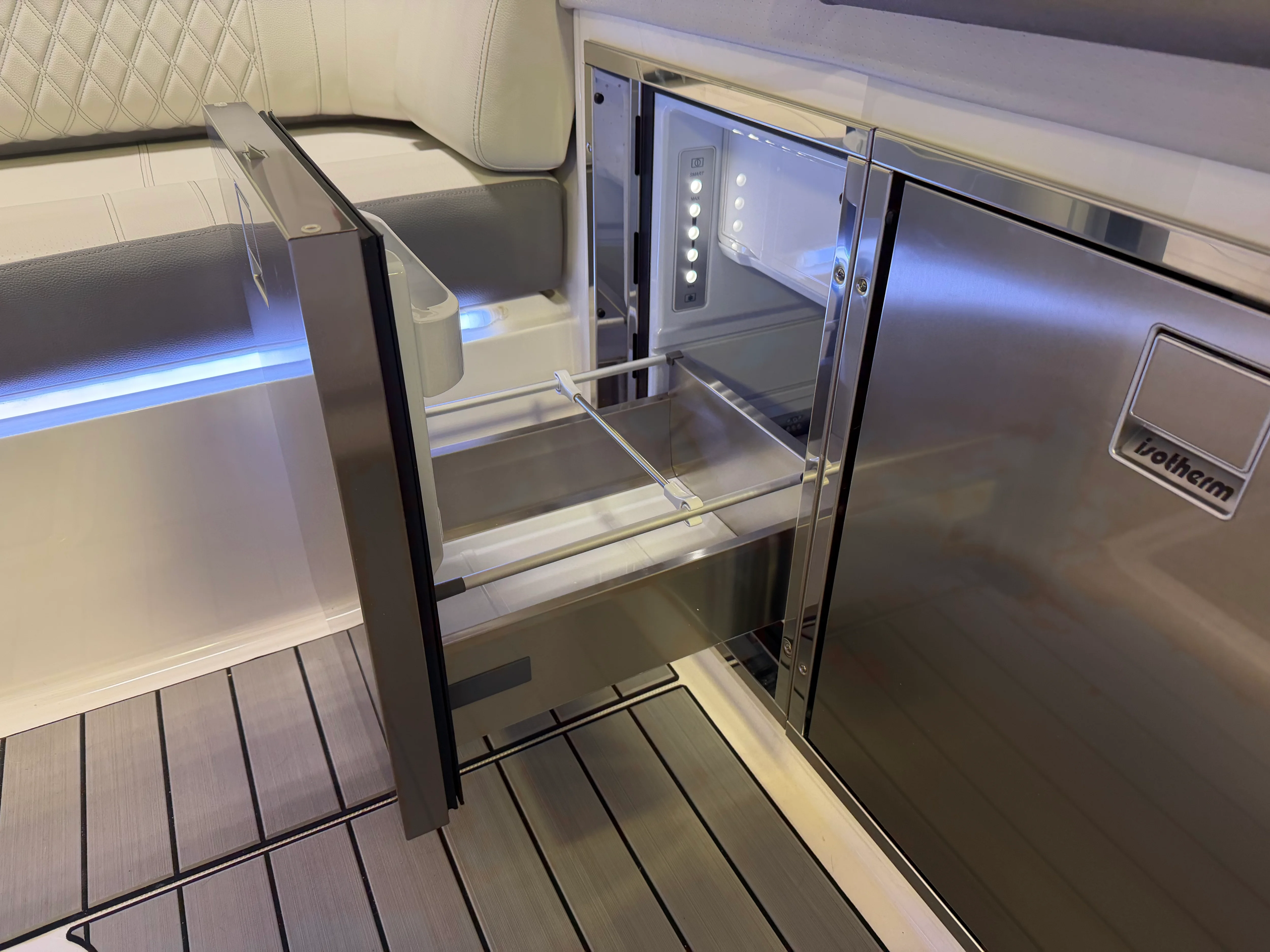 2026 Sea Ray SLX 400 Image Thumbnail #12