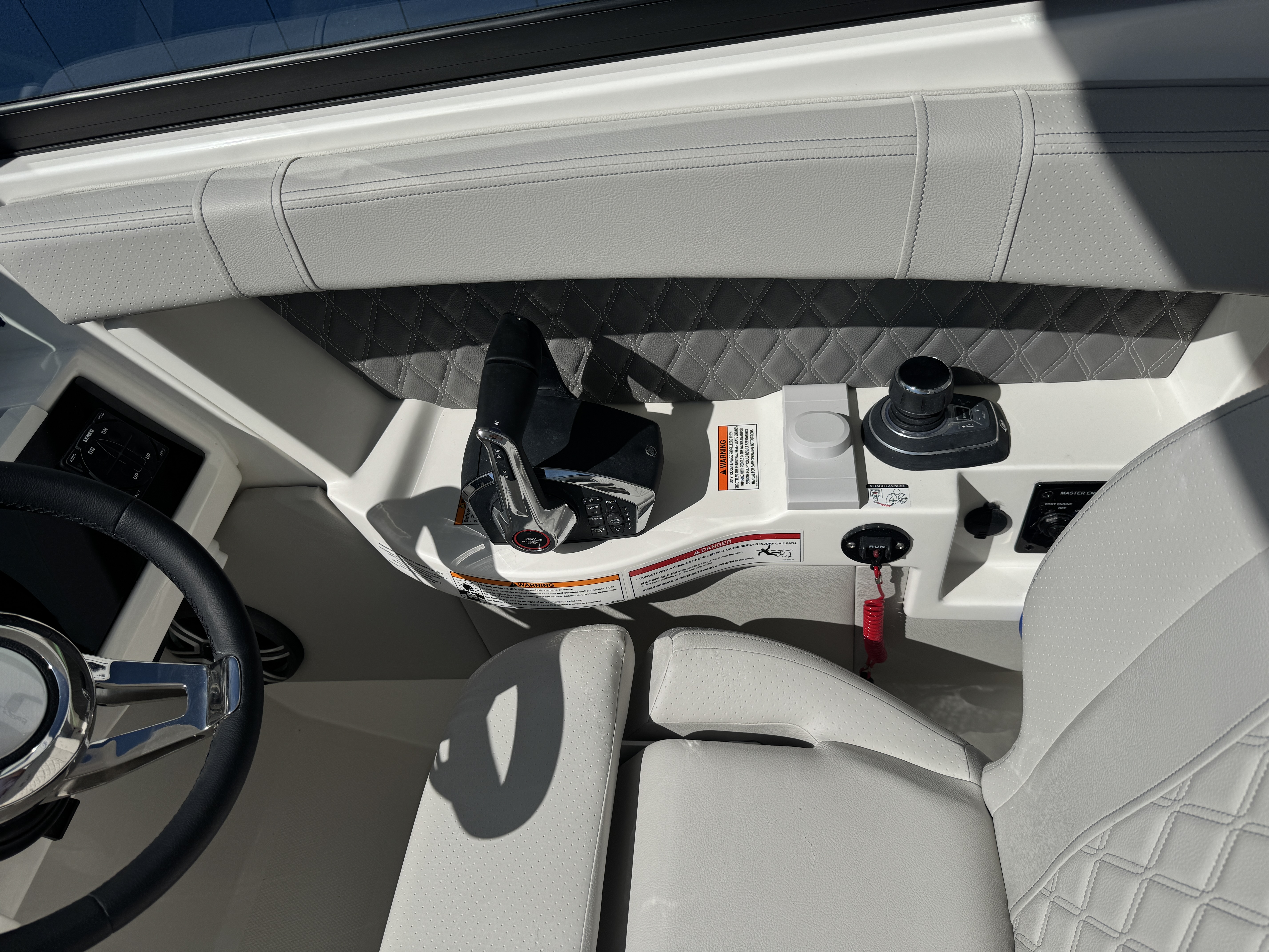 2026 Sea Ray SLX 350 Image Thumbnail #38