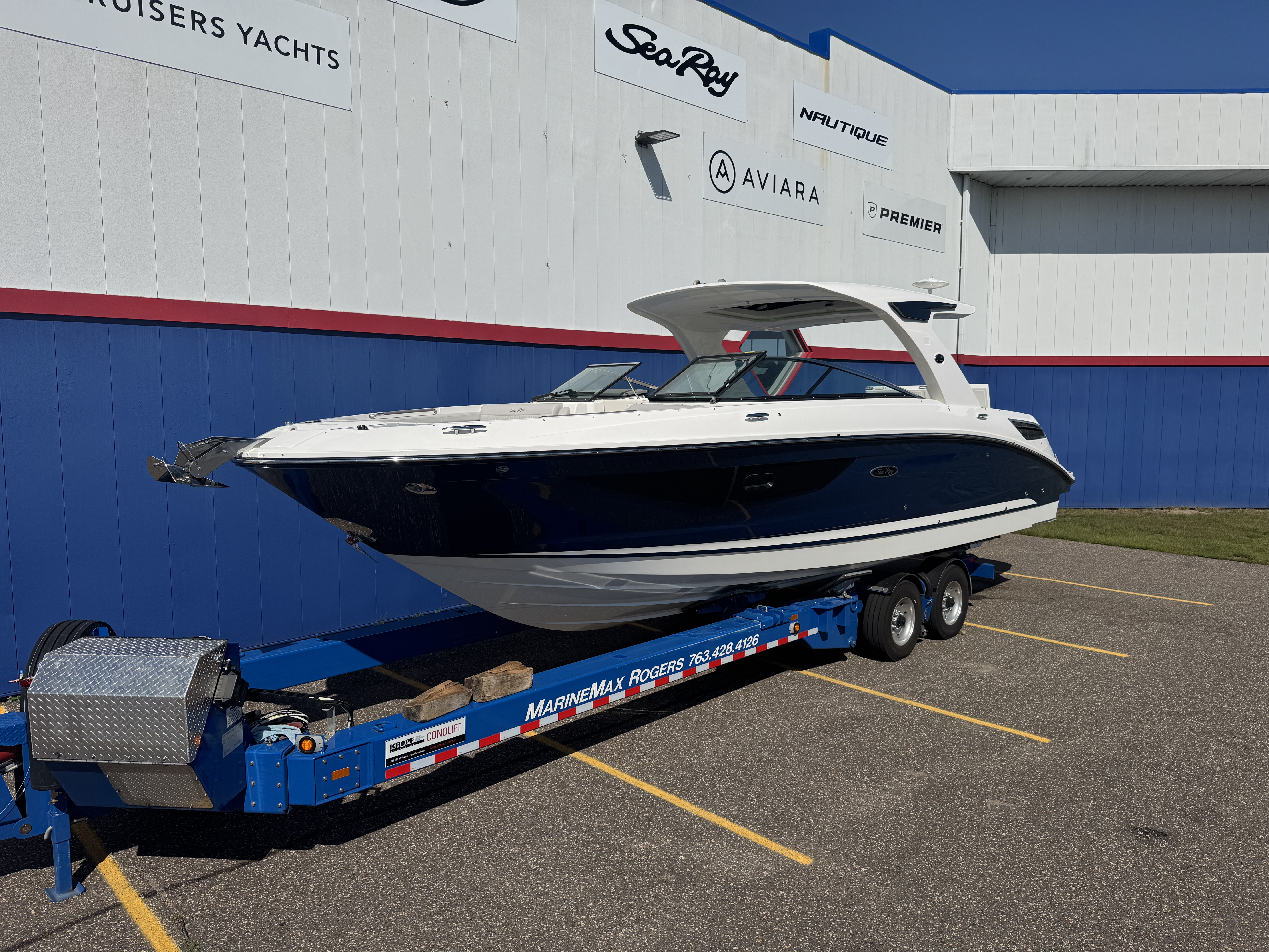 2026 Sea Ray SLX 350 Image Thumbnail #0