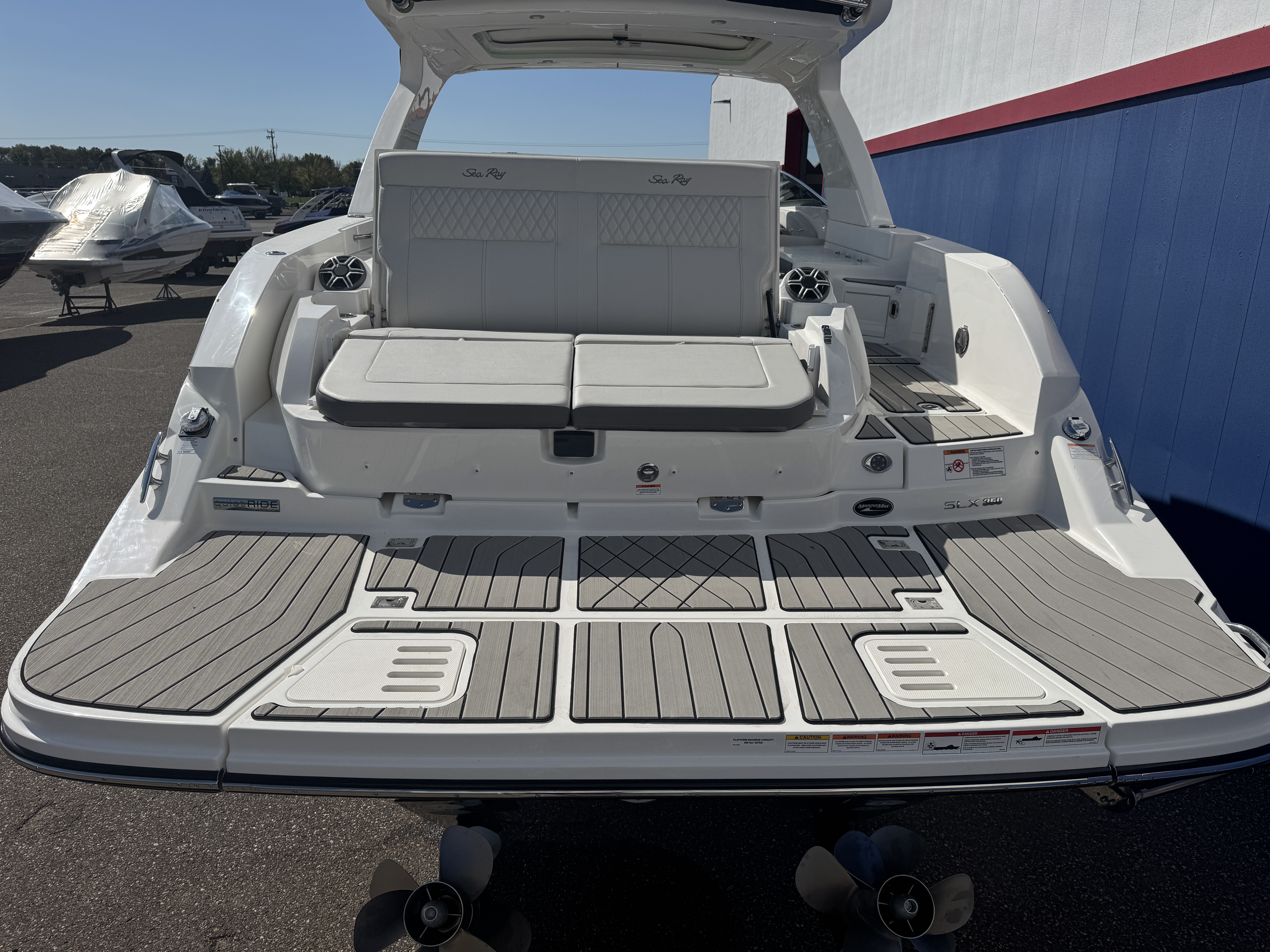 2026 Sea Ray SLX 350 Image Thumbnail #5