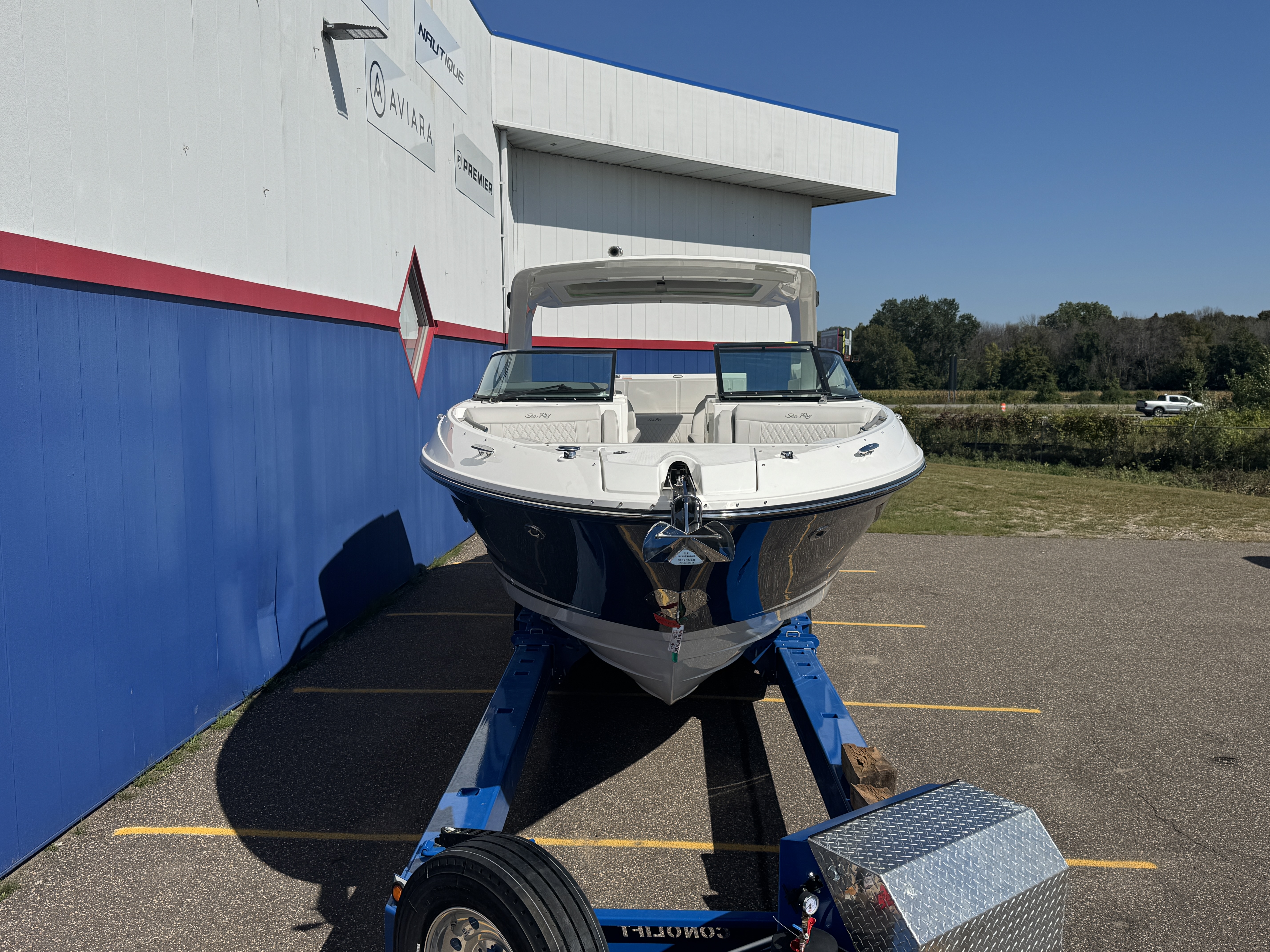 2026 Sea Ray SLX 350 Image Thumbnail #1