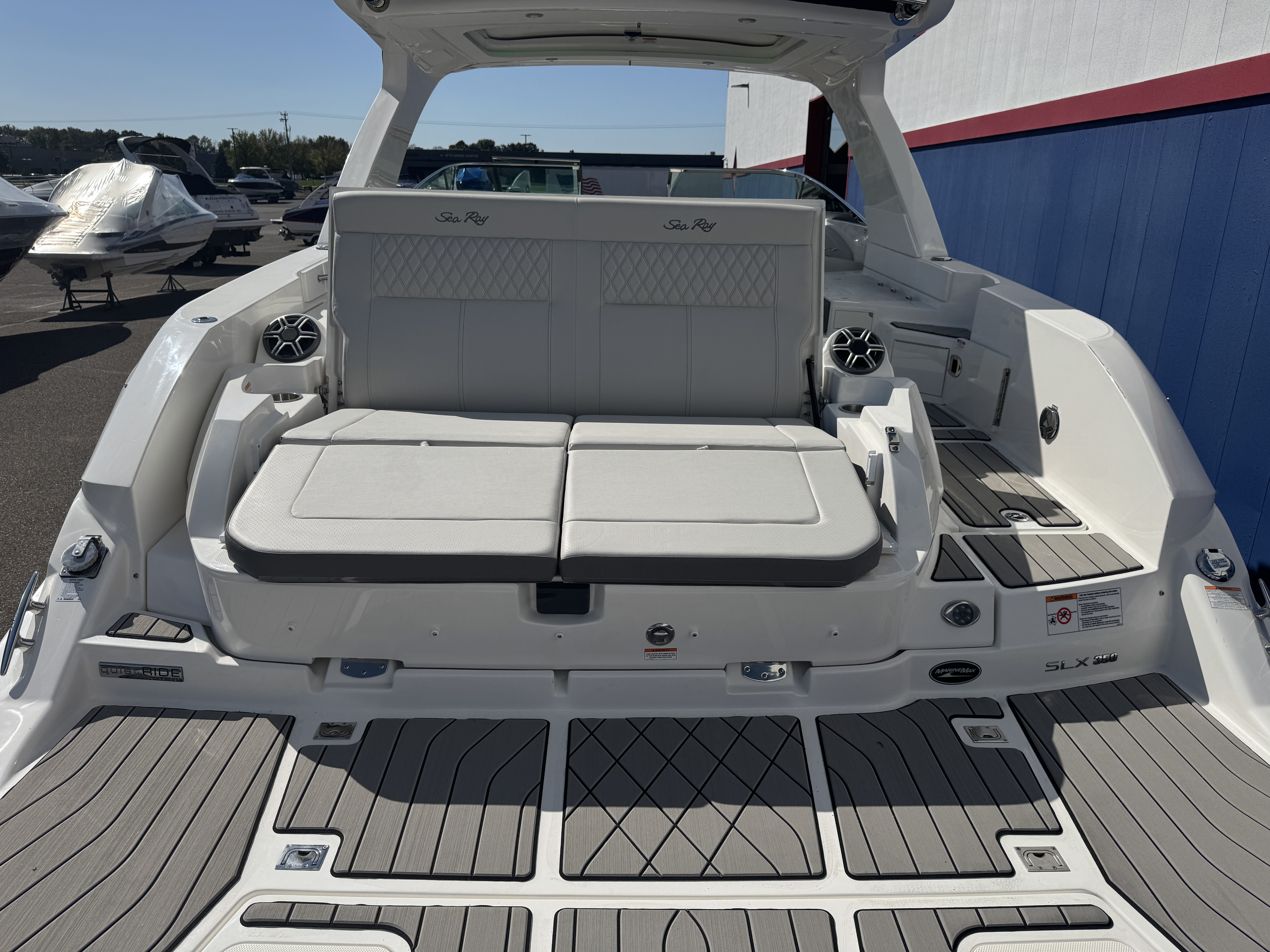 2026 Sea Ray SLX 350 Image Thumbnail #6