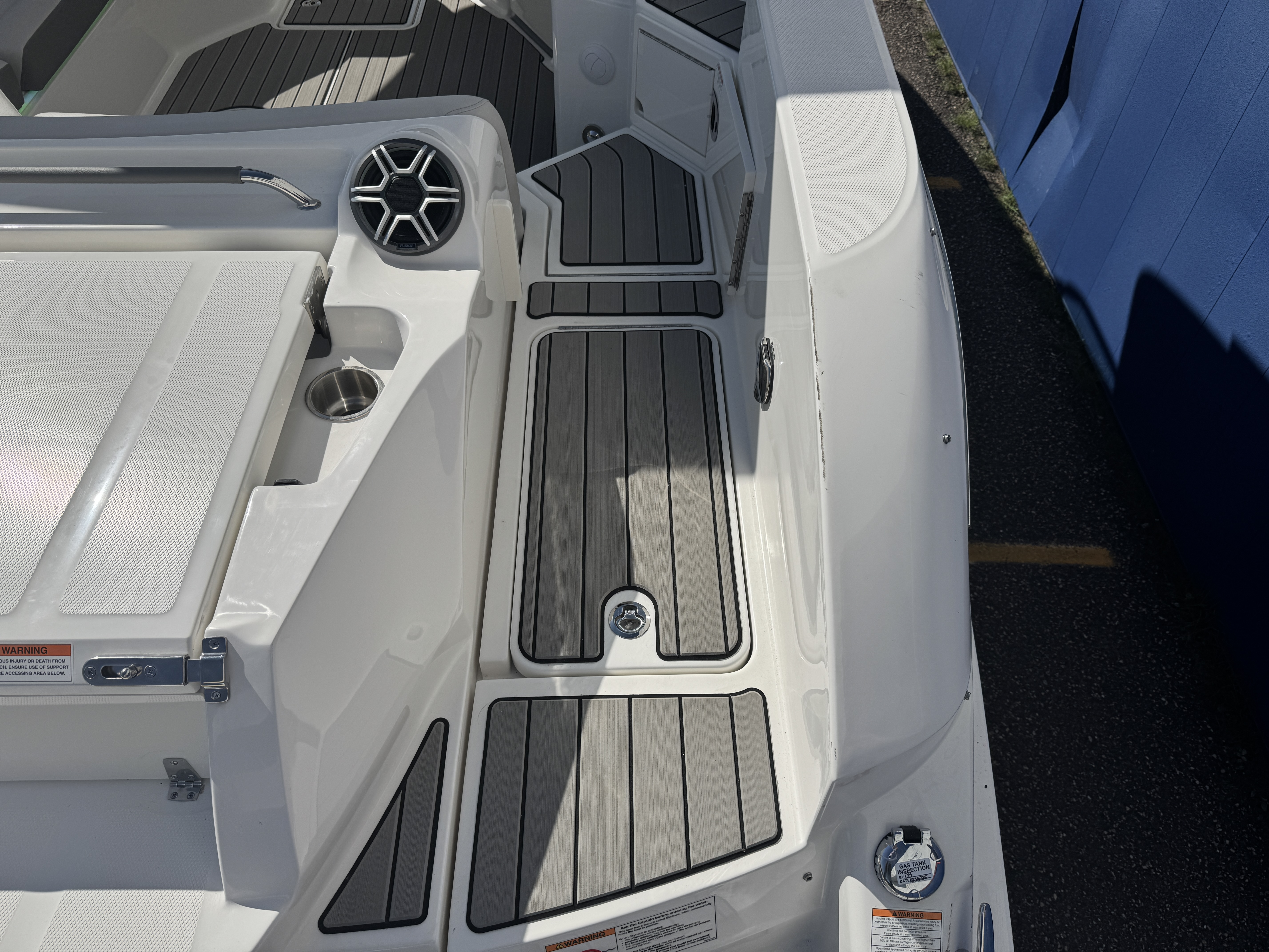 2026 Sea Ray SLX 350 Image Thumbnail #9
